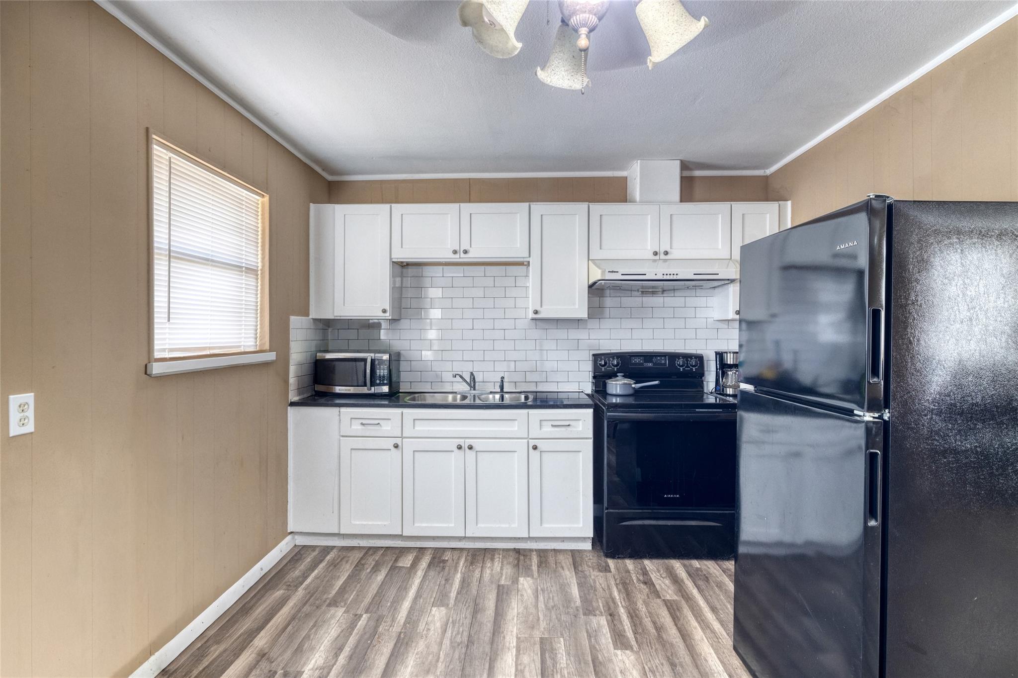 315 E Bexar St, Crystal City, TX 78839