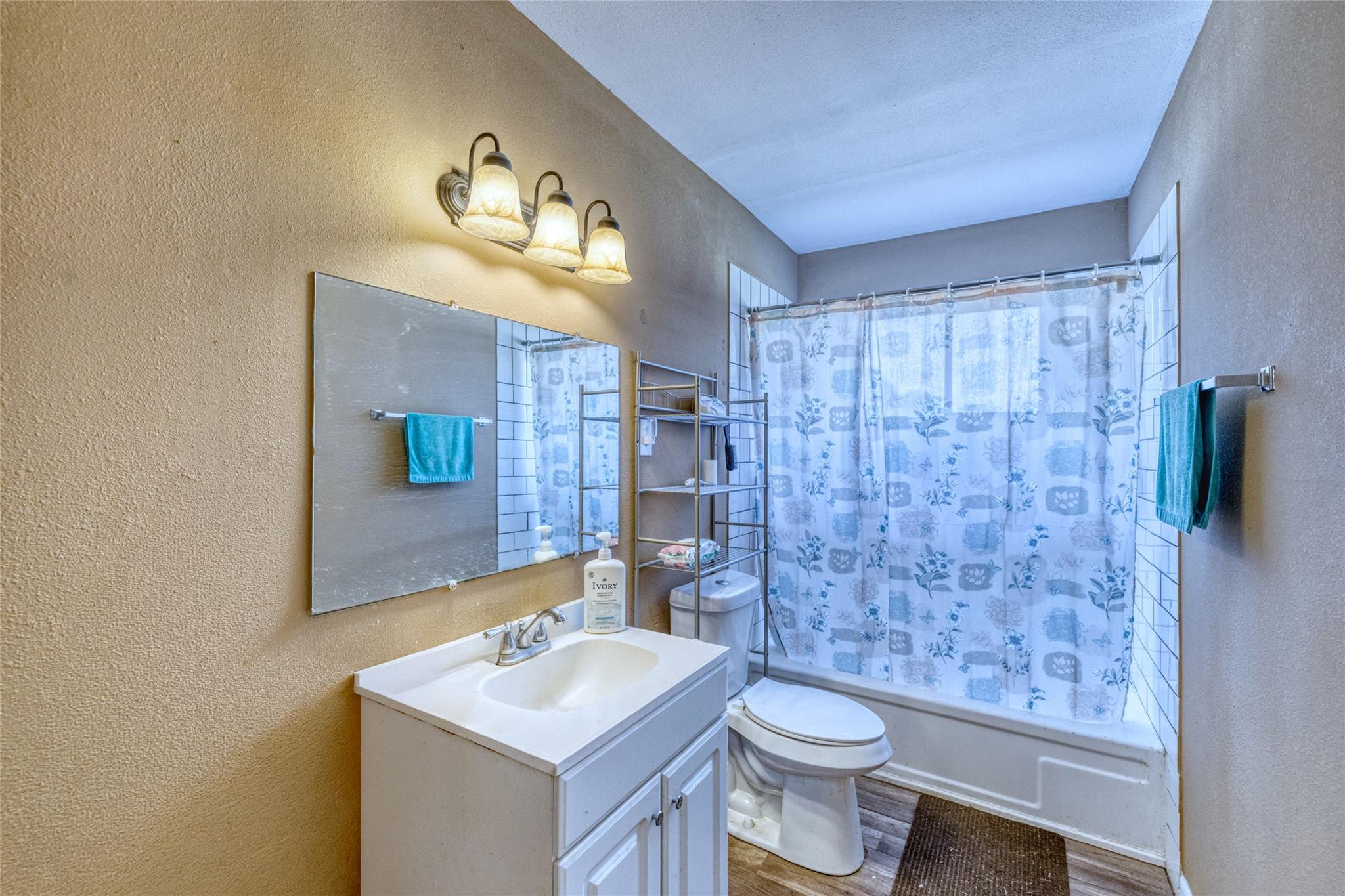 315 E Bexar St, Crystal City, TX 78839