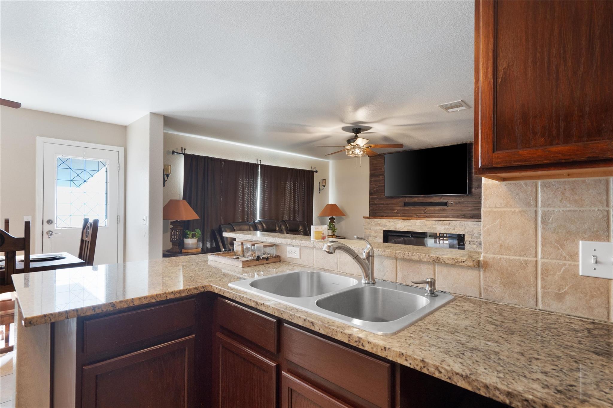 1315 Sunflower Ln, San Marcos, TX 78666