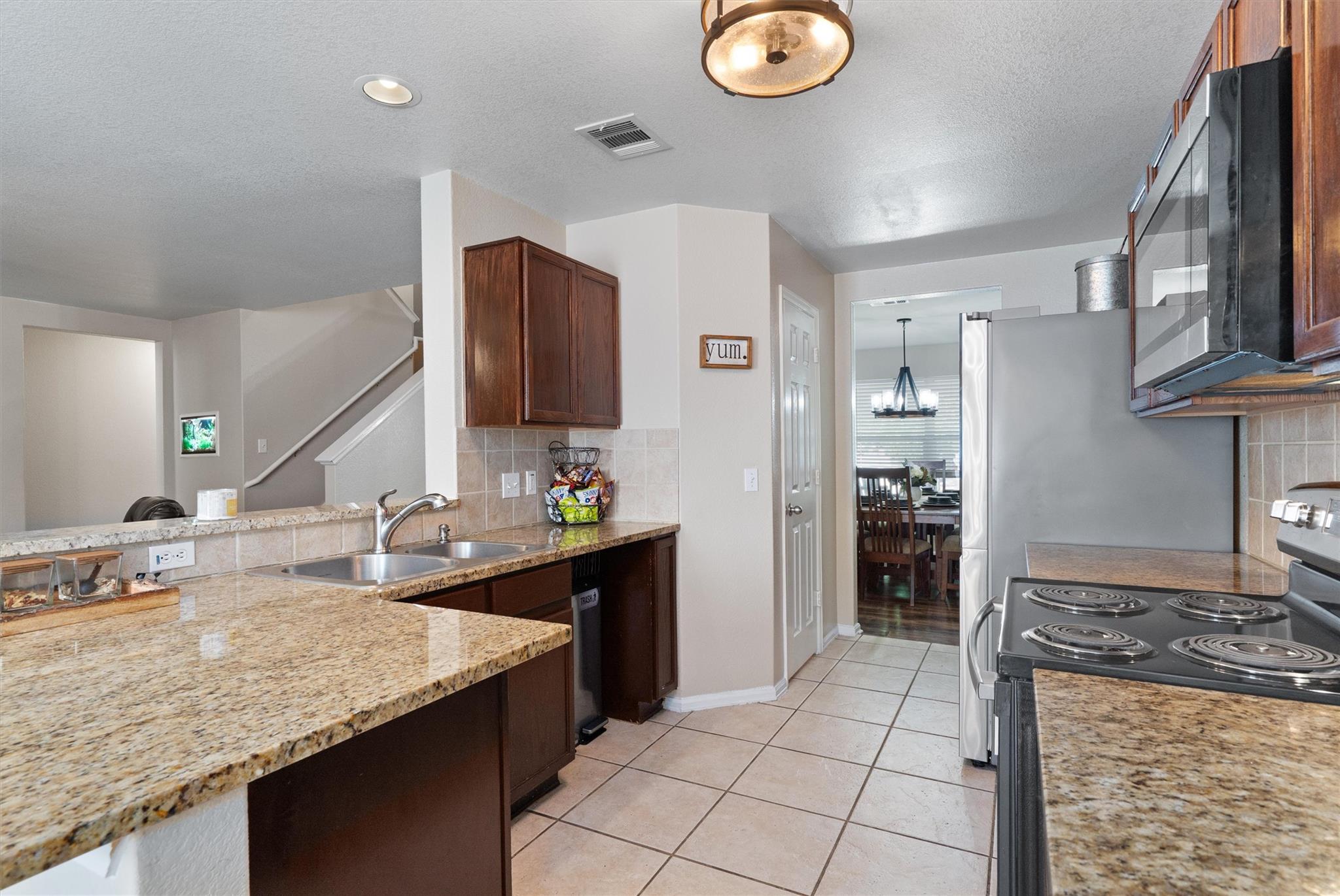 1315 Sunflower Ln, San Marcos, TX 78666