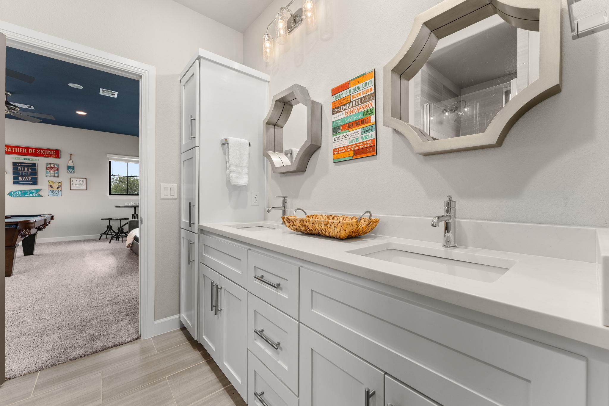 202 Clearwater Dr, Kingsland, TX 78639