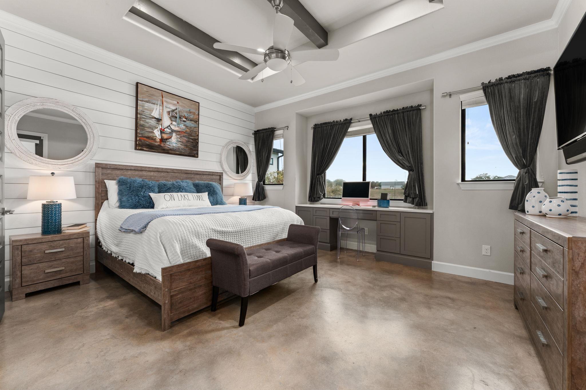 202 Clearwater Dr, Kingsland, TX 78639