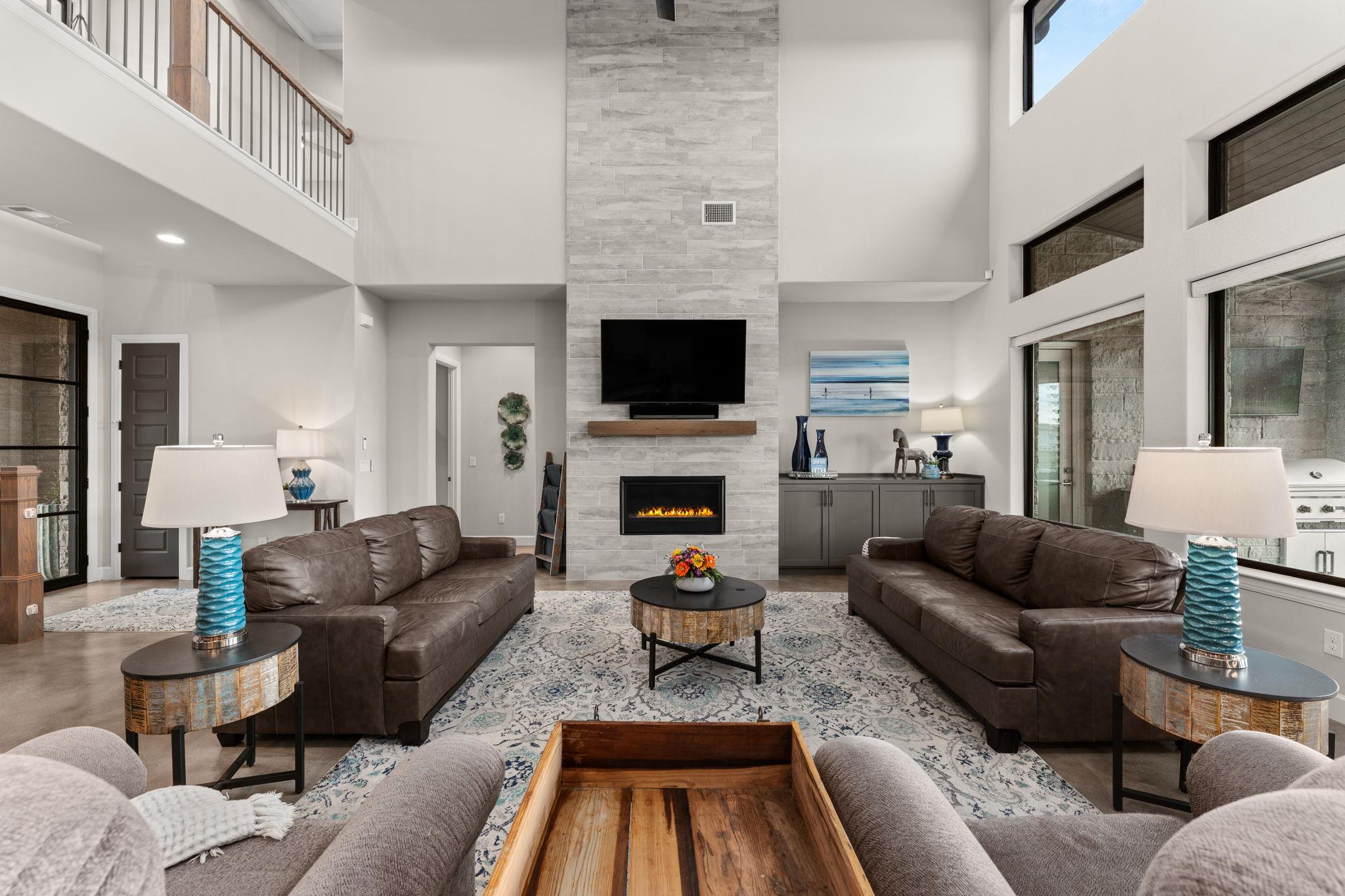 202 Clearwater Dr, Kingsland, TX 78639