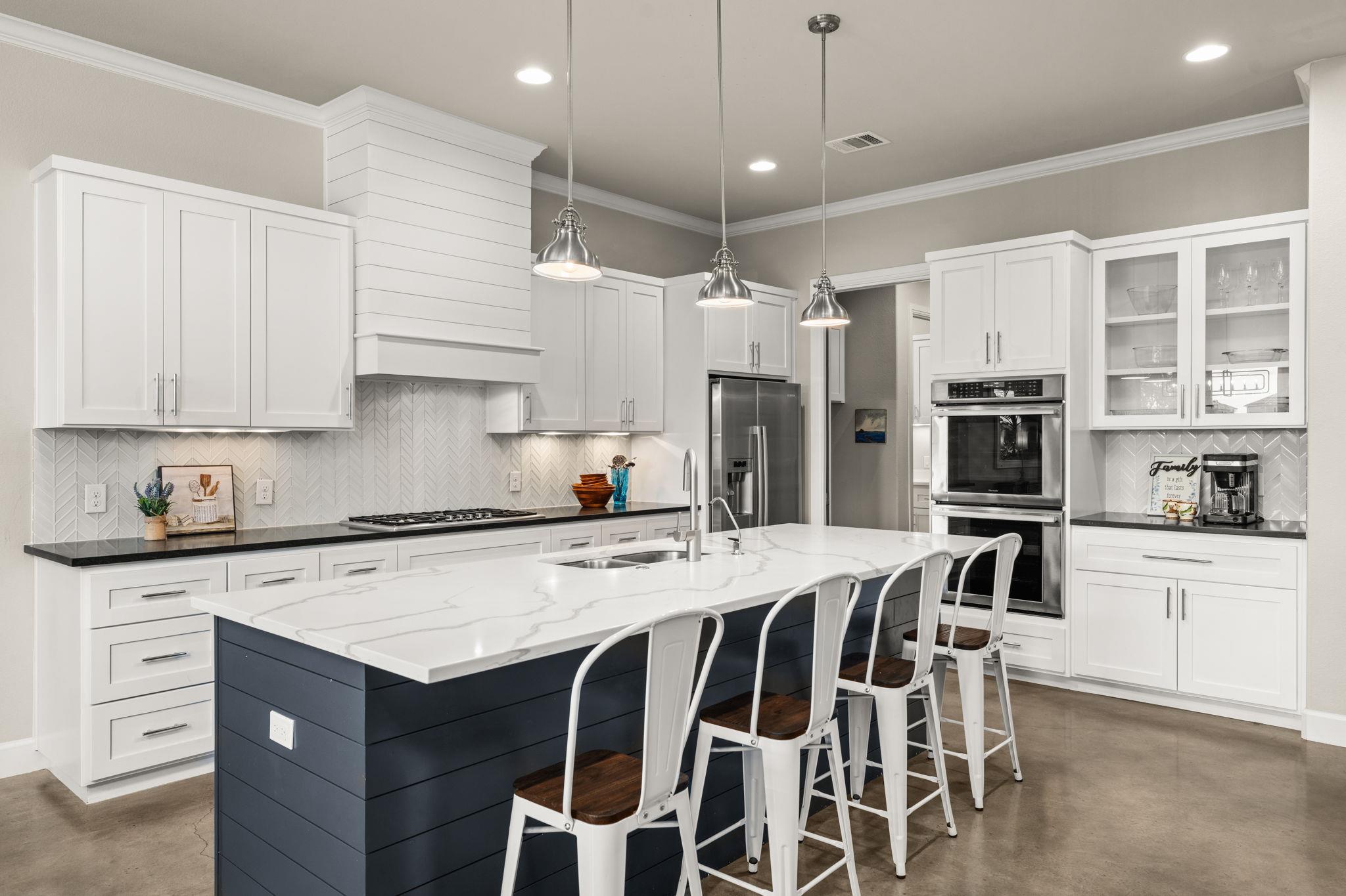 202 Clearwater Dr, Kingsland, TX 78639