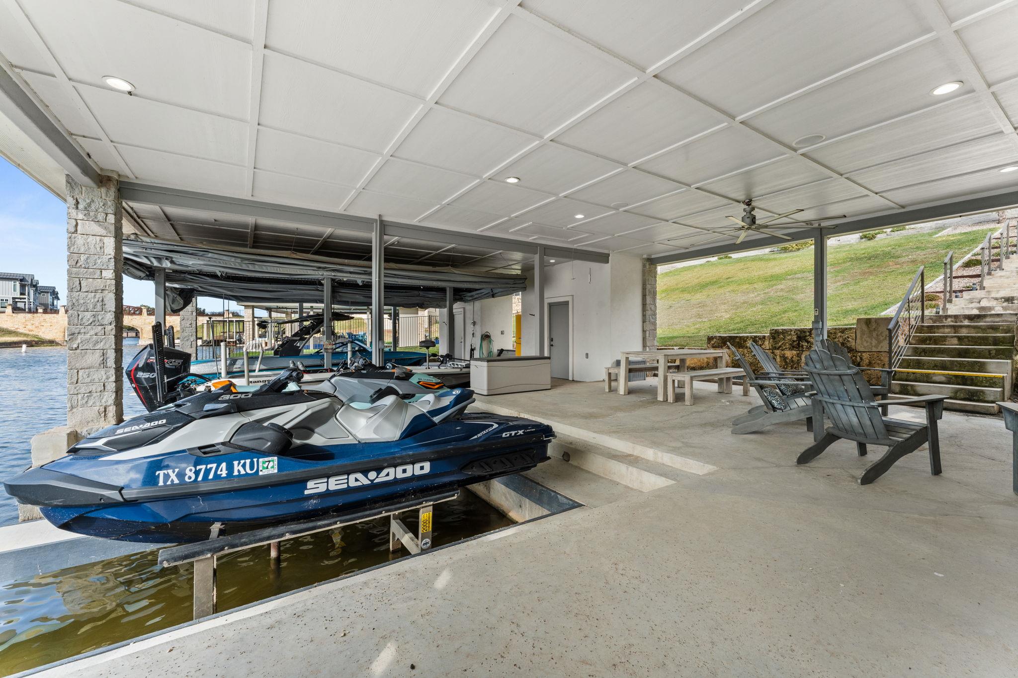 202 Clearwater Dr, Kingsland, TX 78639