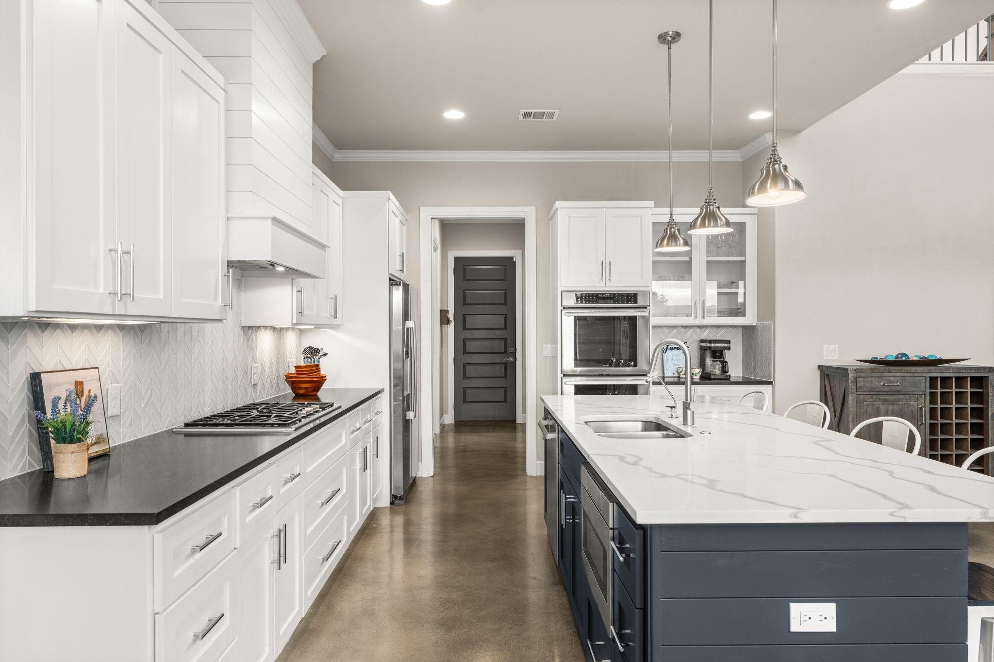 202 Clearwater Dr, Kingsland, TX 78639