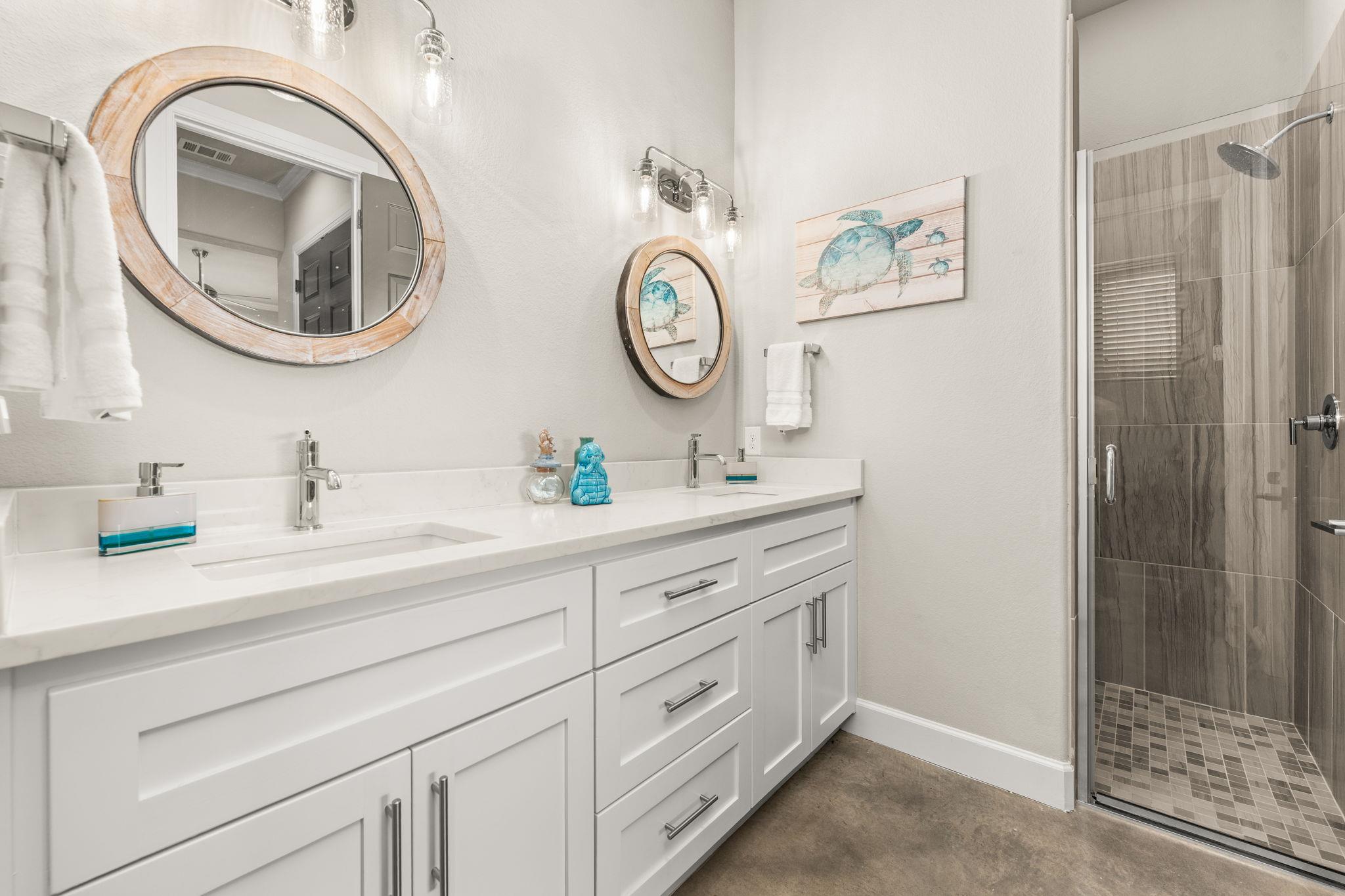 202 Clearwater Dr, Kingsland, TX 78639