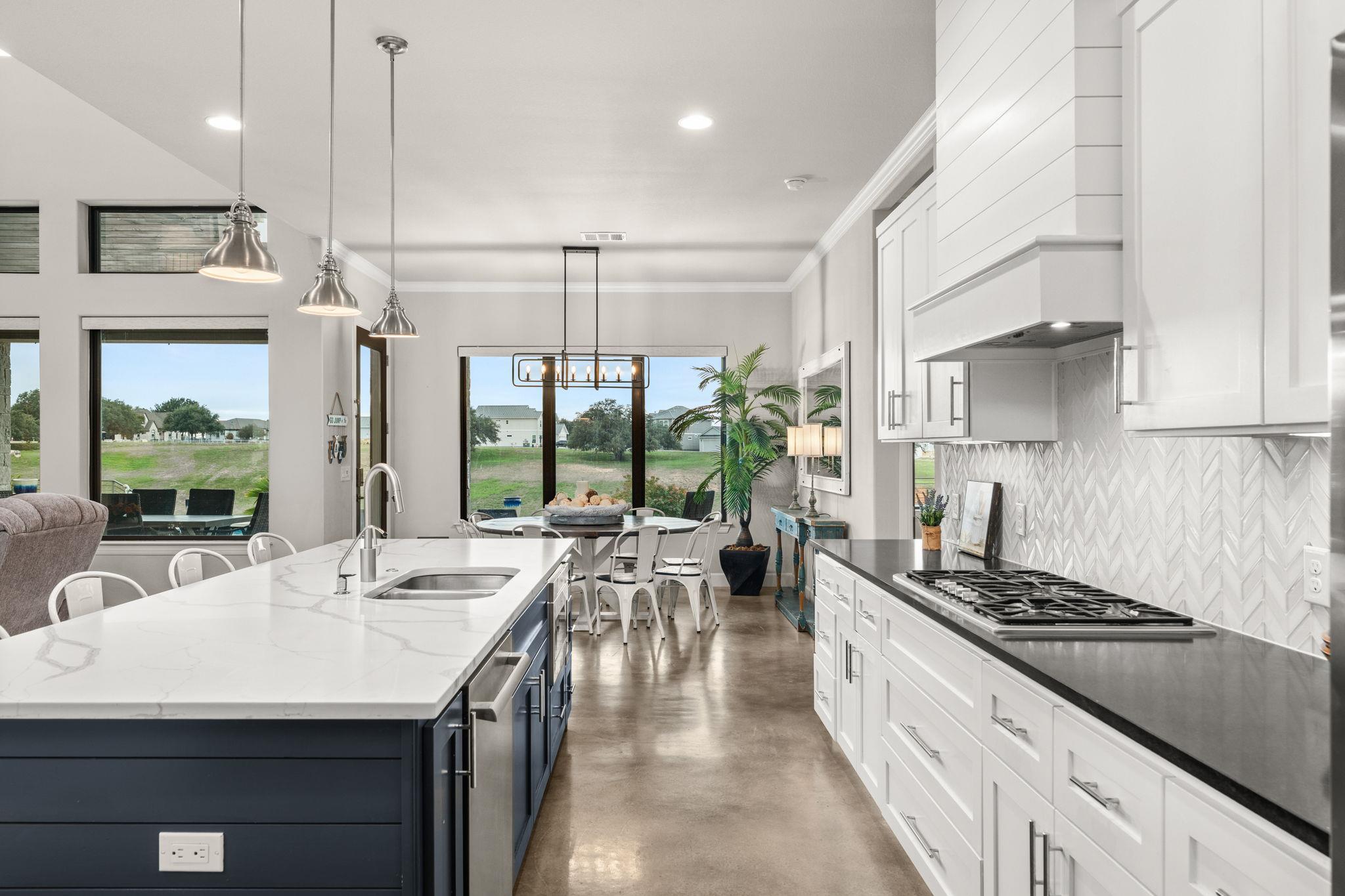 202 Clearwater Dr, Kingsland, TX 78639