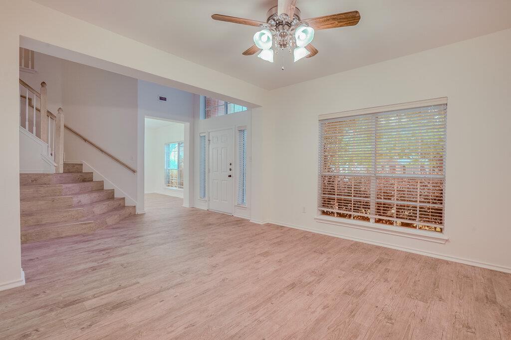 1102 Black Locust Dr W, Pflugerville, TX 78660