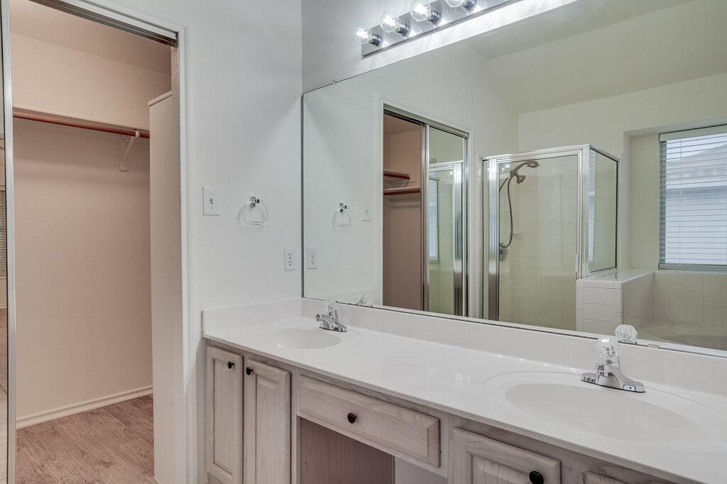 1102 Black Locust Dr W, Pflugerville, TX 78660