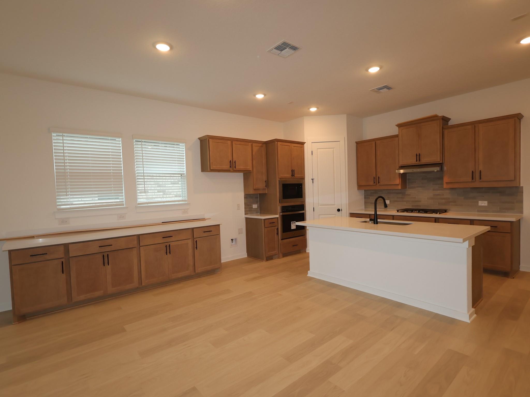 129 Bishop Wood Rd, Dripping Springs, TX 78620