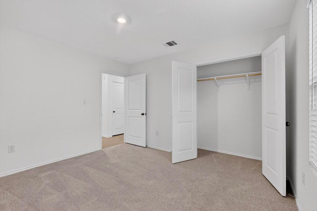 107 Herald Dr, Hutto, TX 78634