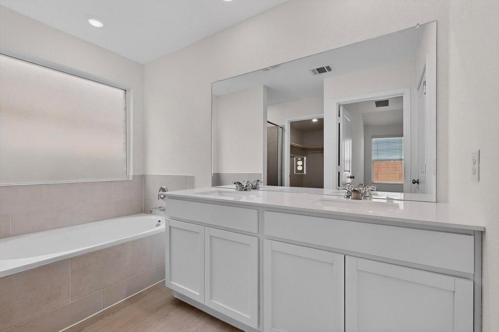 107 Herald Dr, Hutto, TX 78634