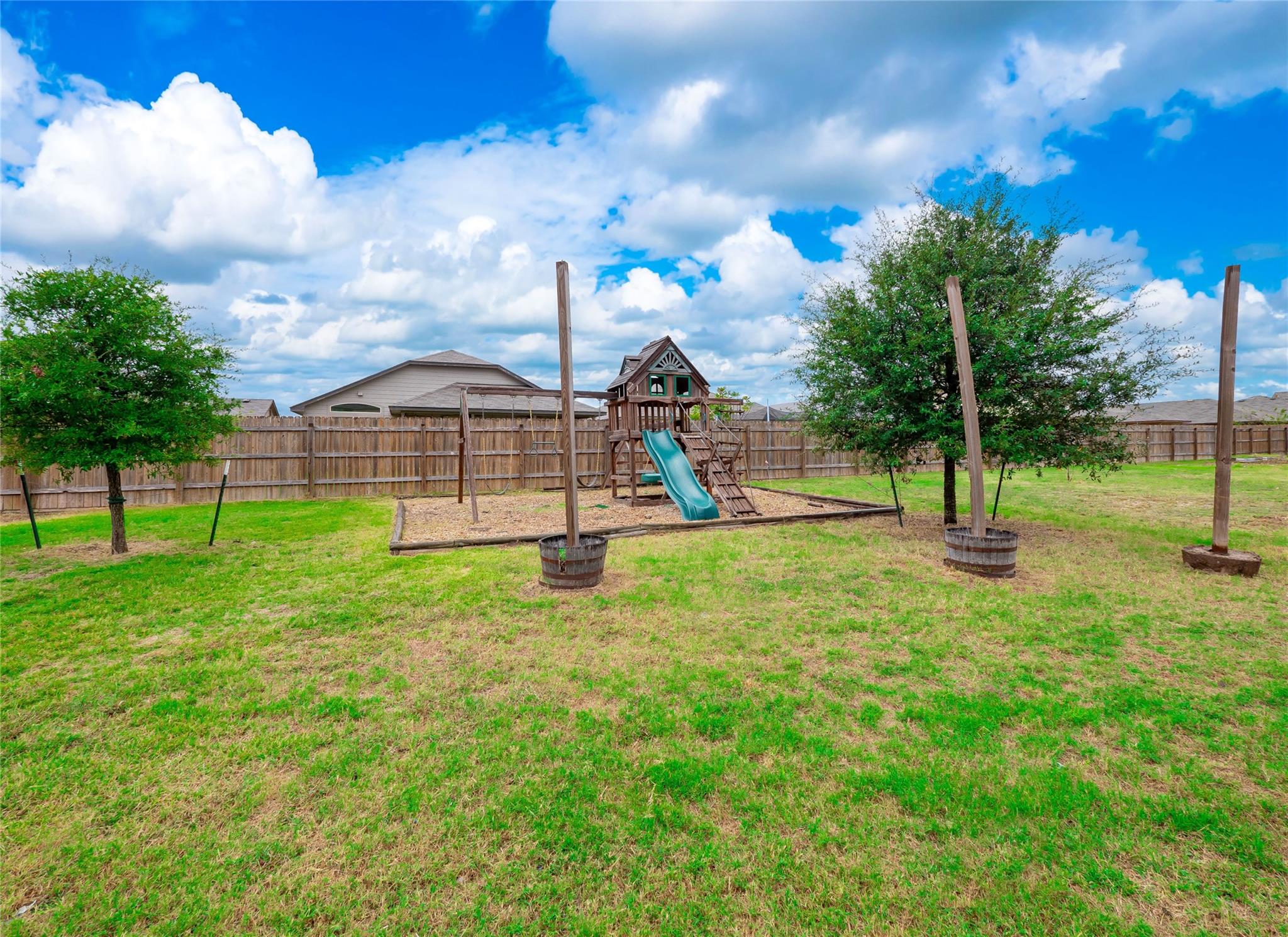 321 Ore Ln, Jarrell, TX 76537