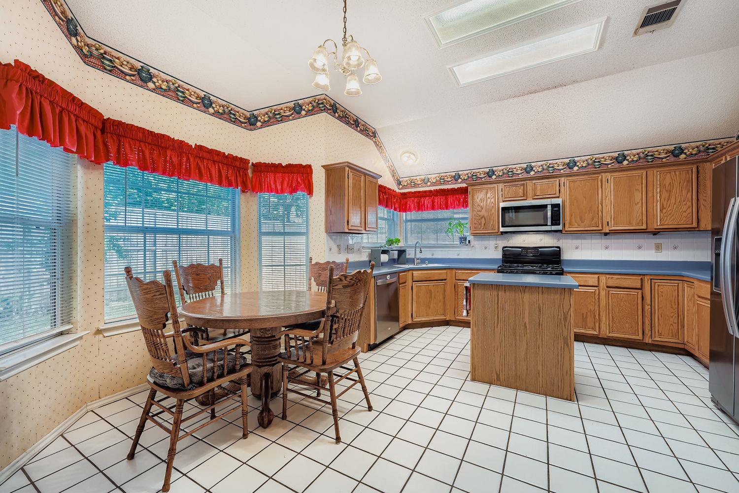 1209 Parrot Trl, Round Rock, TX 78681