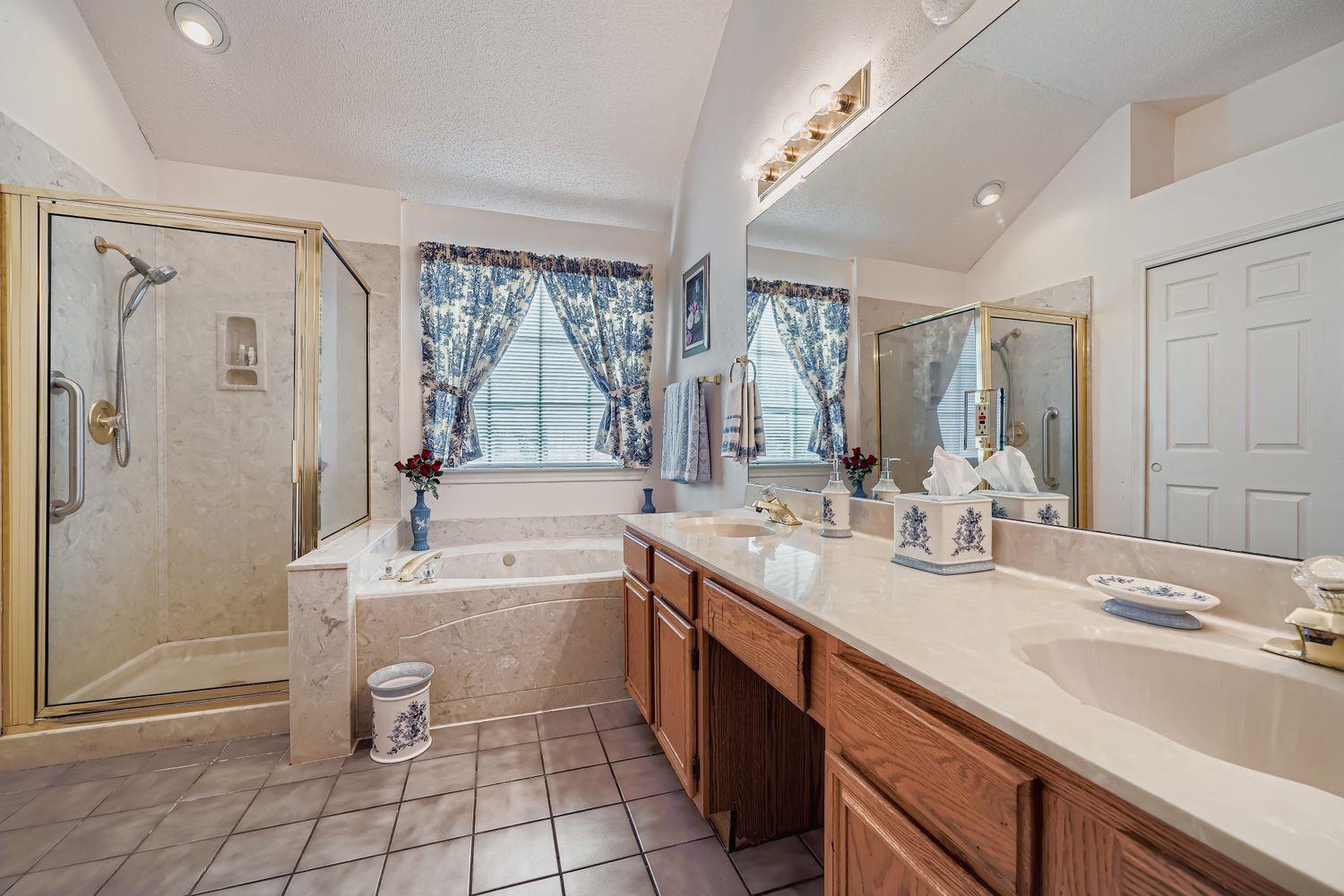 1209 Parrot Trl, Round Rock, TX 78681