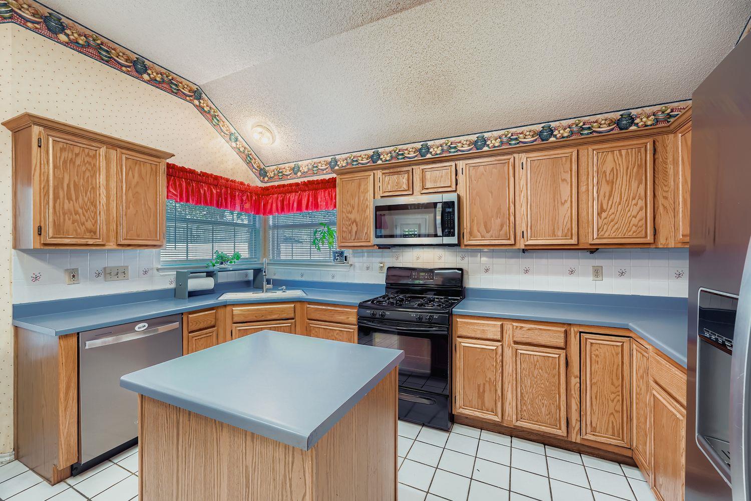 1209 Parrot Trl, Round Rock, TX 78681