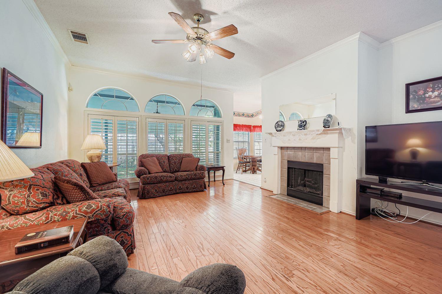 1209 Parrot Trl, Round Rock, TX 78681