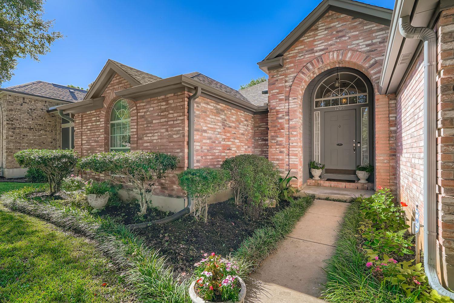 1209 Parrot Trl, Round Rock, TX 78681