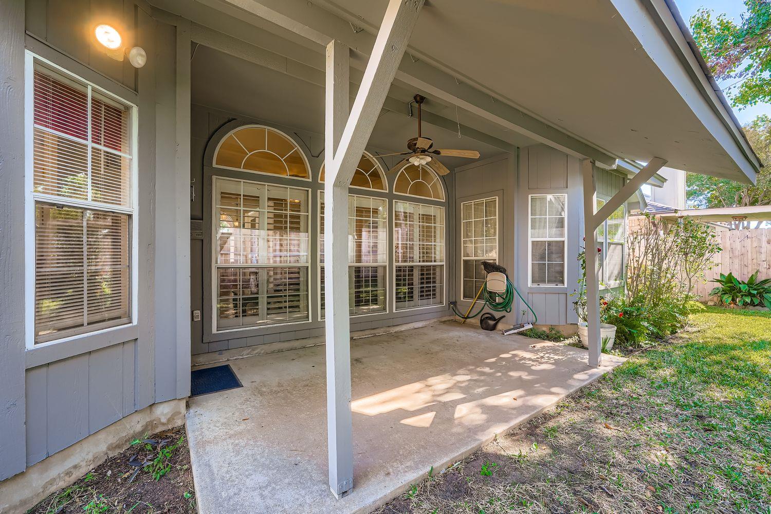 1209 Parrot Trl, Round Rock, TX 78681