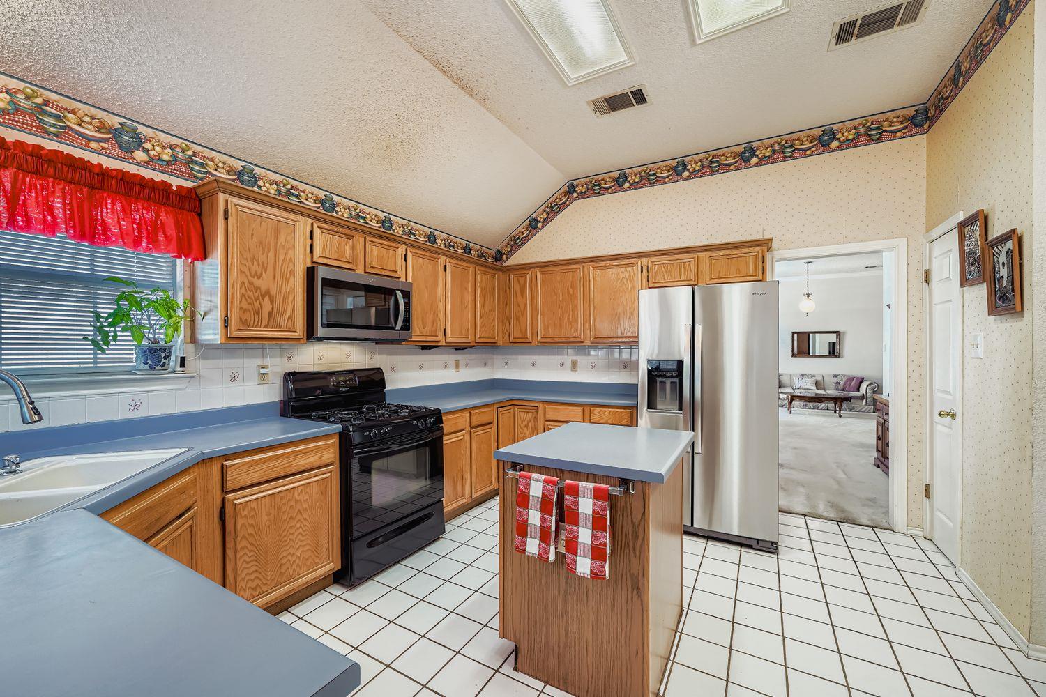 1209 Parrot Trl, Round Rock, TX 78681