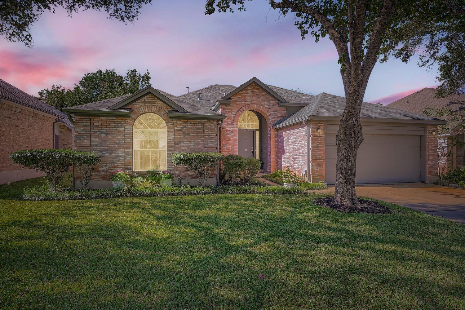 1209 Parrot Trl, Round Rock, TX 78681