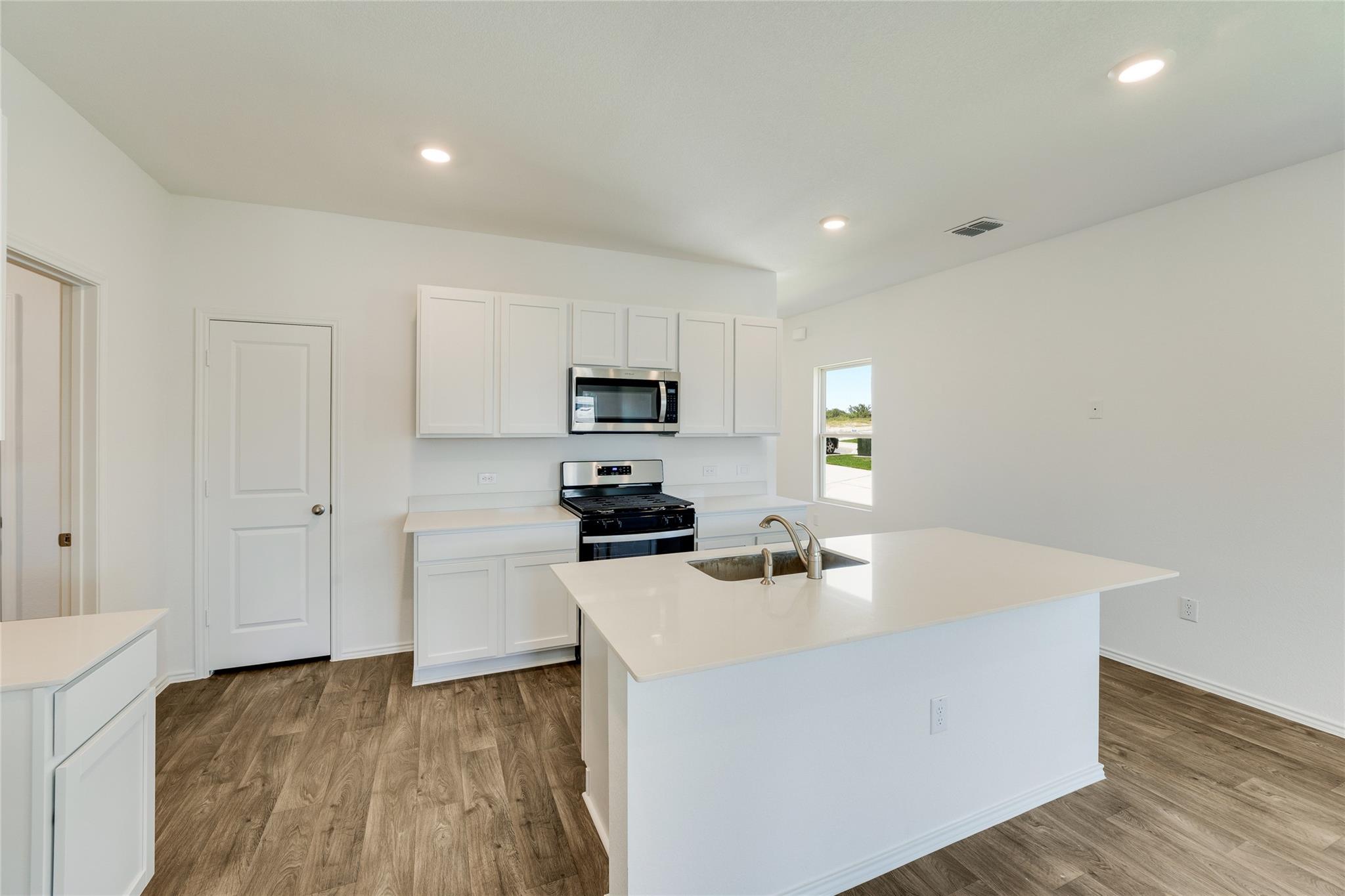 12206 Pike Bnd, Mustang Ridge, TX 78610