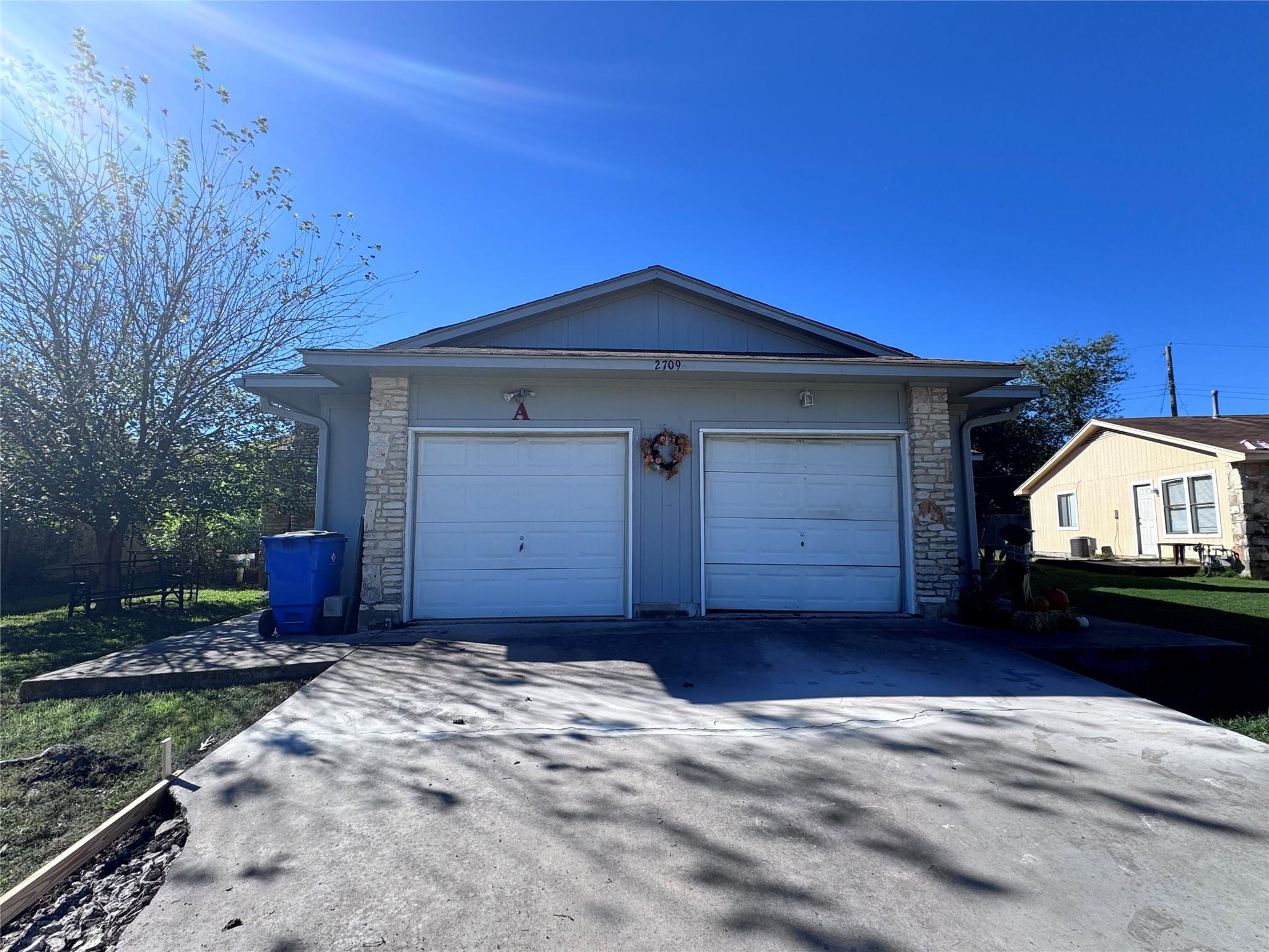 2709 Sunny Ln, Taylor, TX 76574