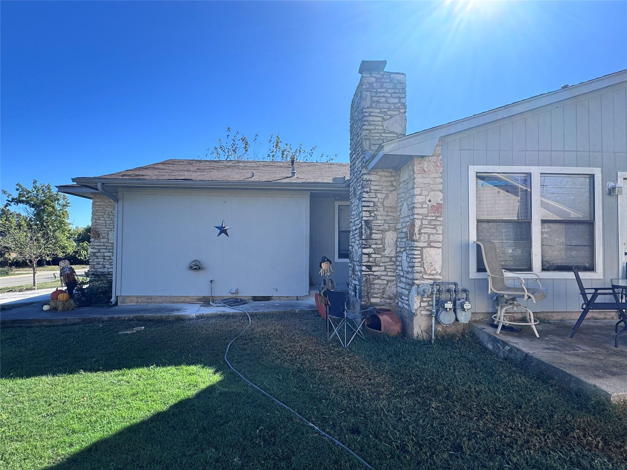 2709 Sunny Ln, Taylor, TX 76574