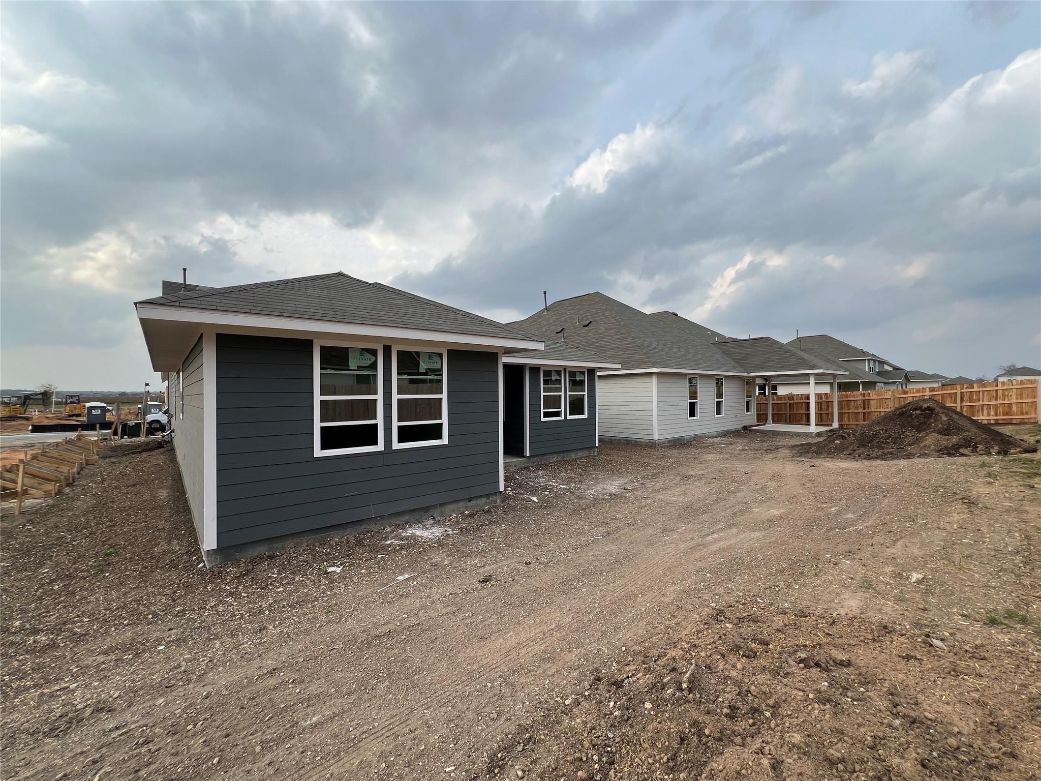 317 Willow Heights Dr, Hutto, TX 78634