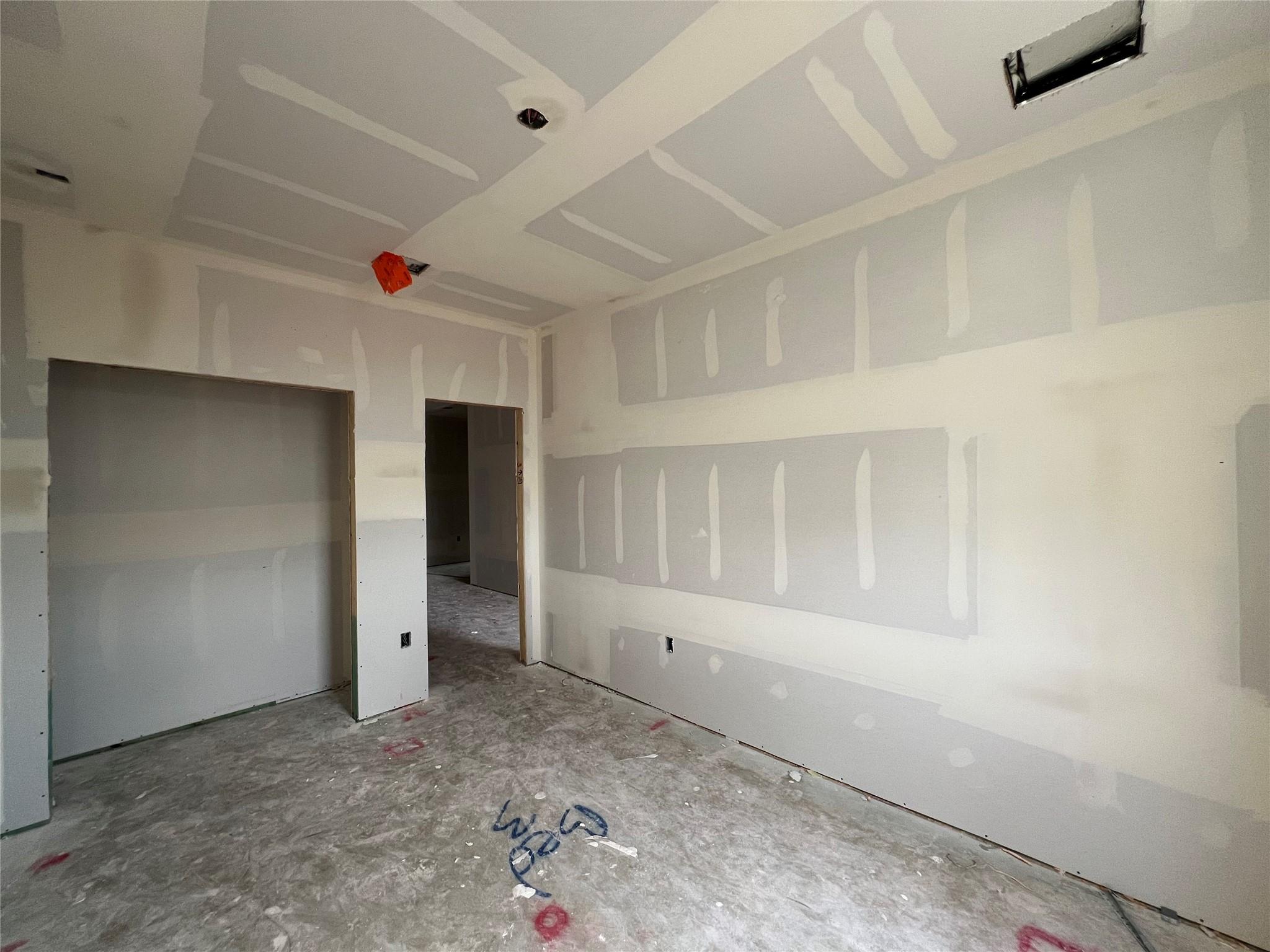 317 Willow Heights Dr, Hutto, TX 78634