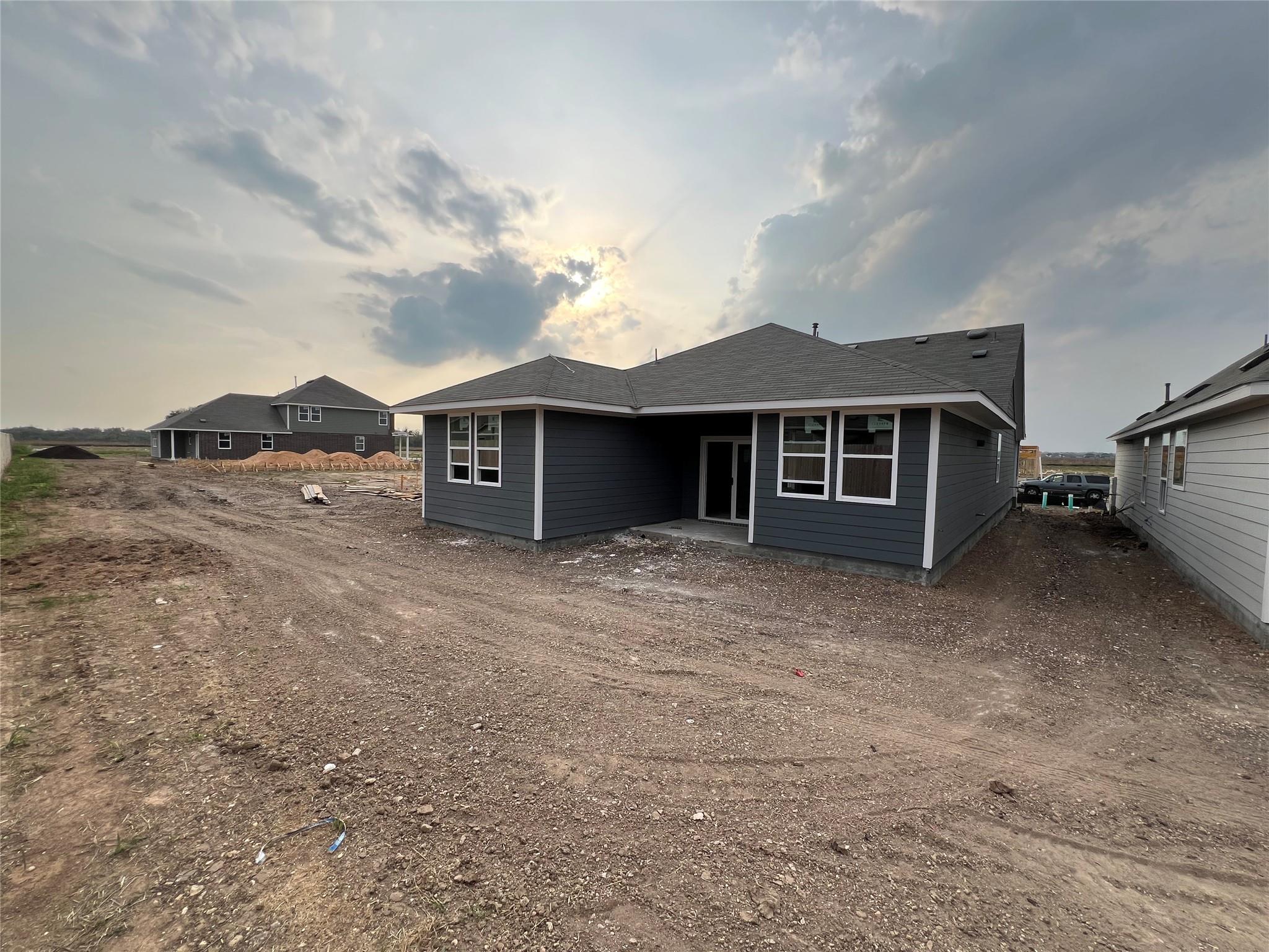 317 Willow Heights Dr, Hutto, TX 78634