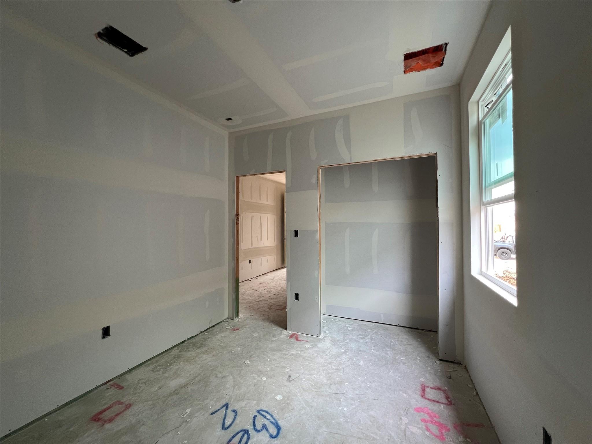 317 Willow Heights Dr, Hutto, TX 78634