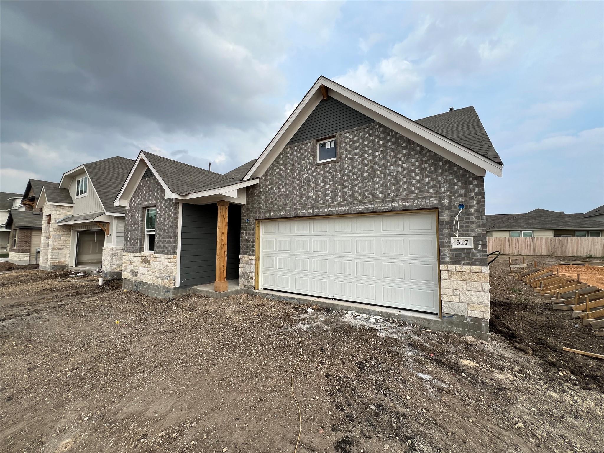 317 Willow Heights Dr, Hutto, TX 78634