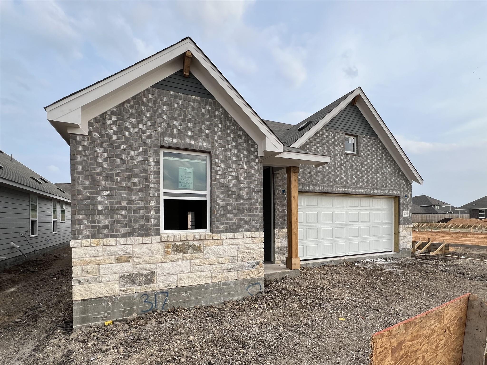 317 Willow Heights Dr, Hutto, TX 78634