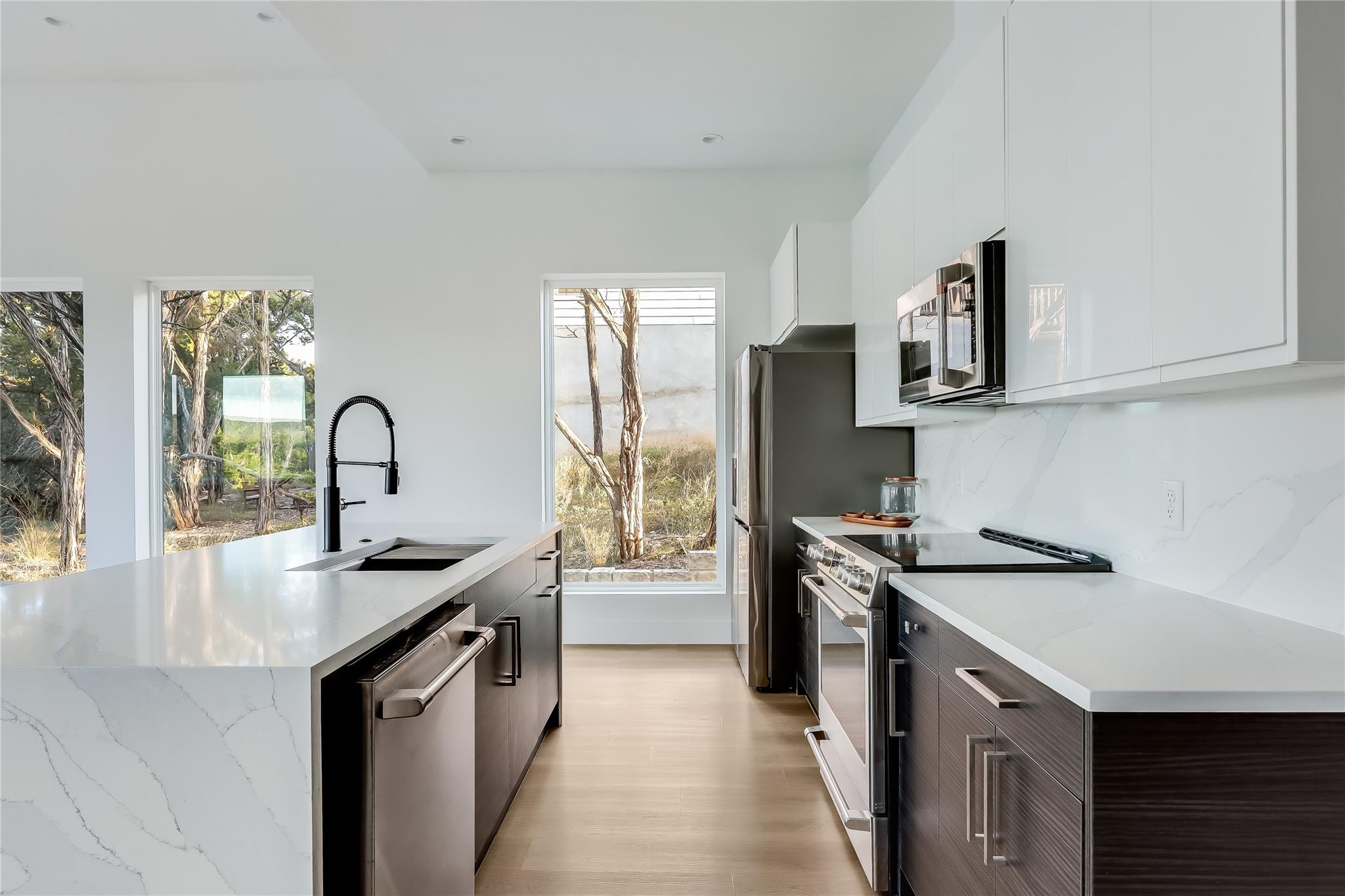 8009 Flintlock Cir, Lago Vista, TX 78645