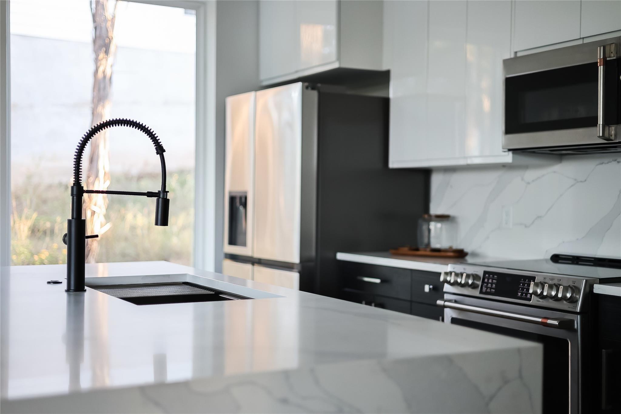 8009 Flintlock Cir, Lago Vista, TX 78645