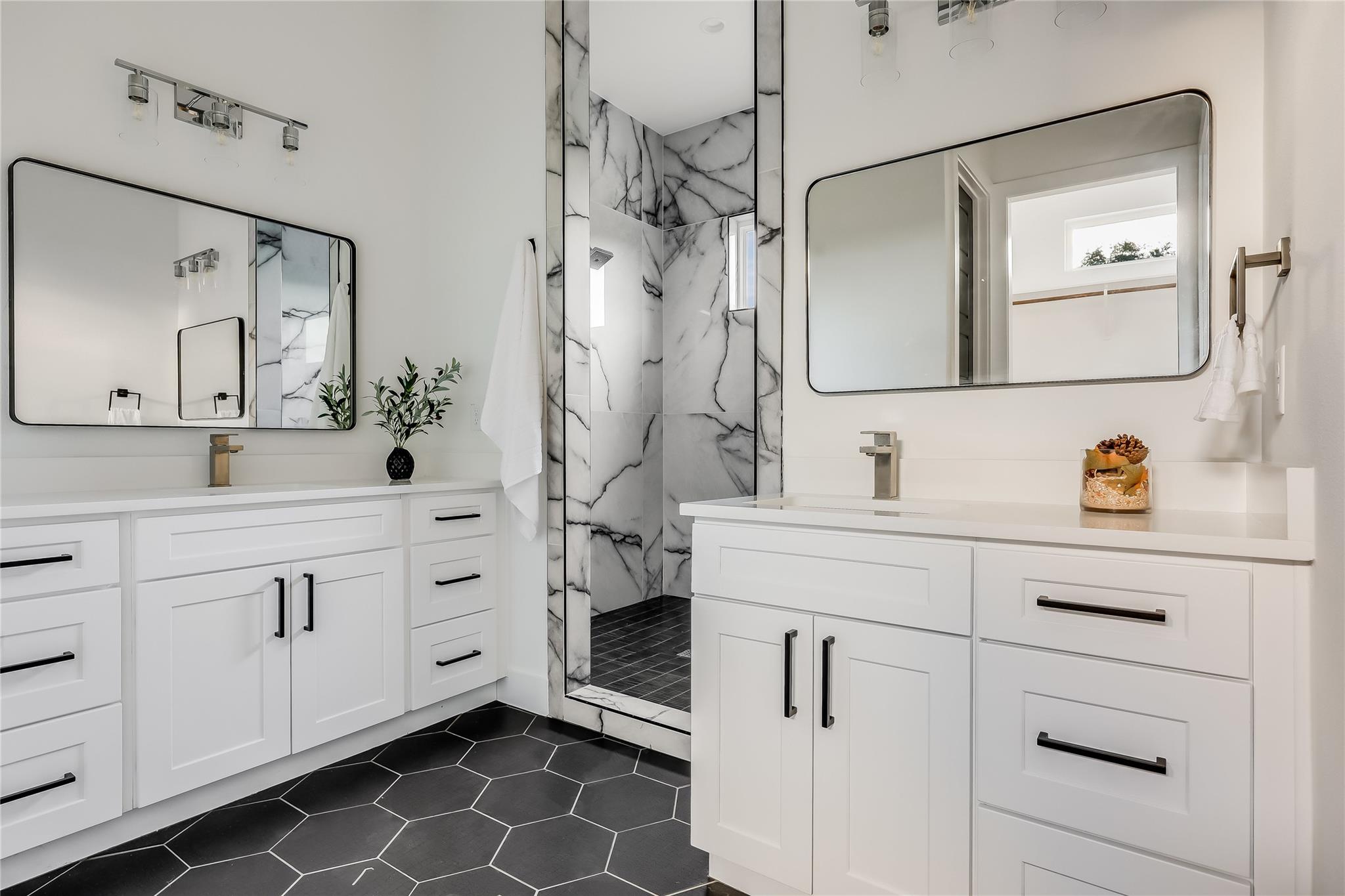 8009 Flintlock Cir, Lago Vista, TX 78645