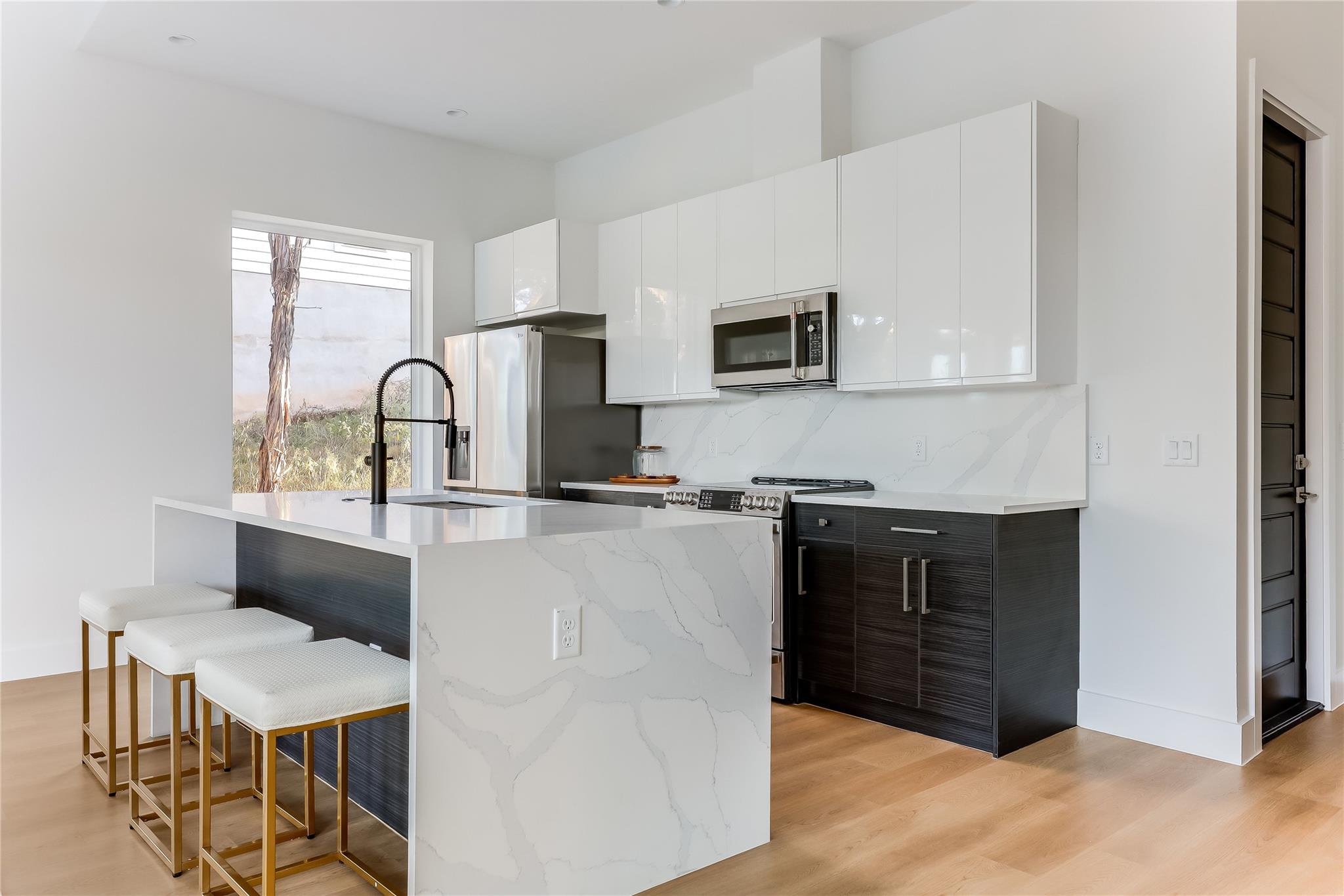 8009 Flintlock Cir, Lago Vista, TX 78645