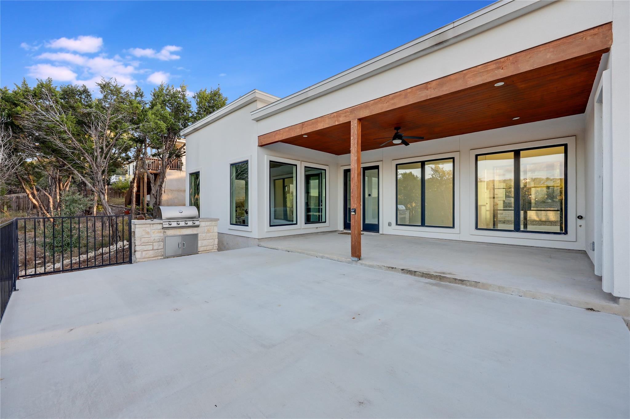 8009 Flintlock Cir, Lago Vista, TX 78645