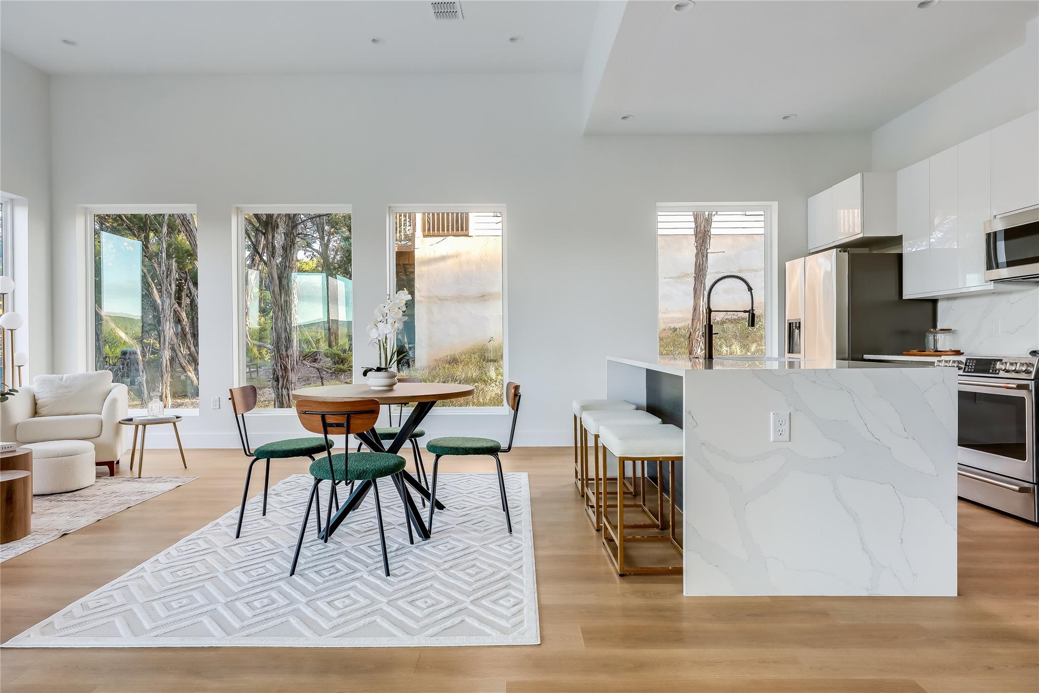 8009 Flintlock Cir, Lago Vista, TX 78645