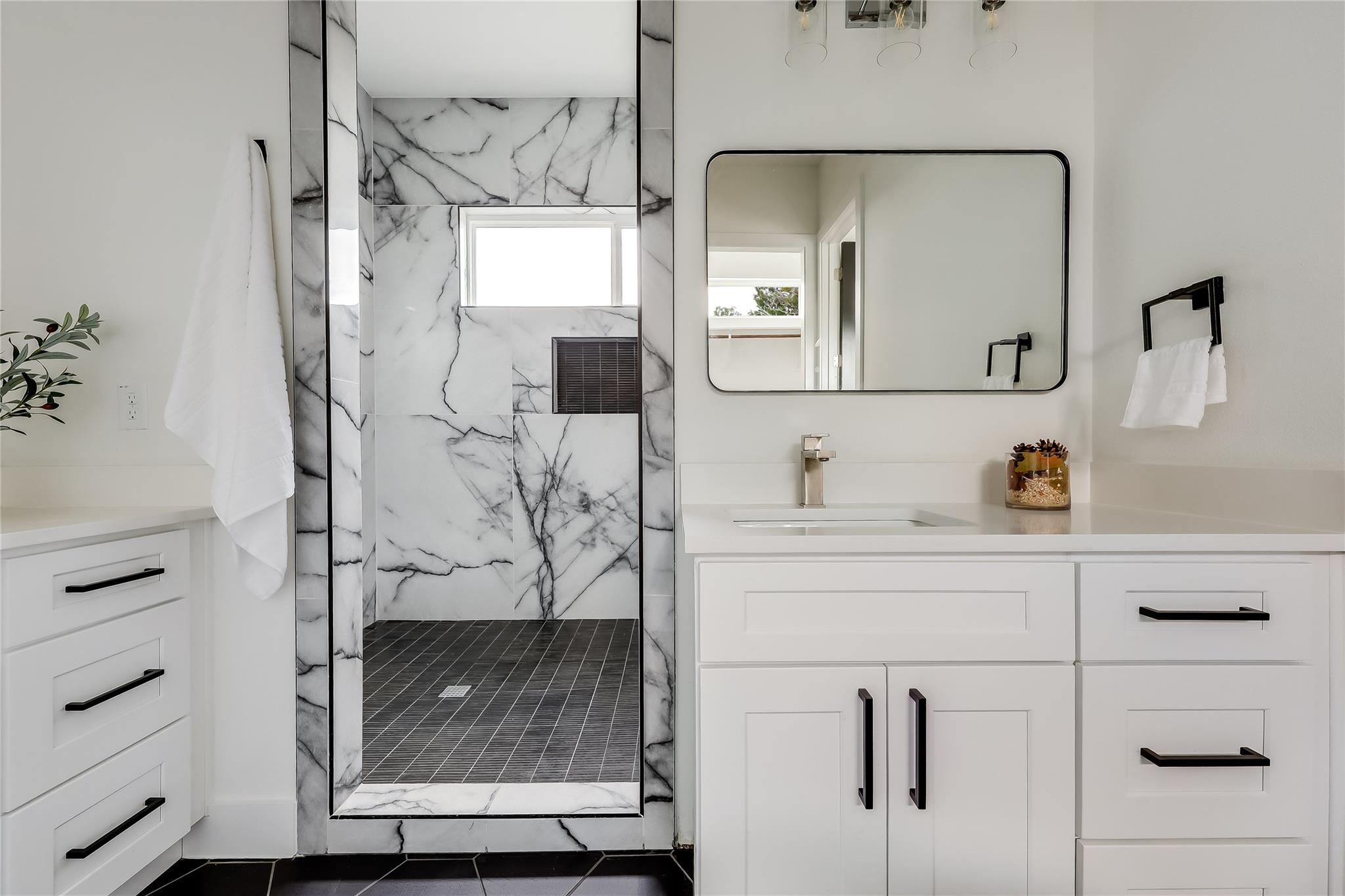 8009 Flintlock Cir, Lago Vista, TX 78645