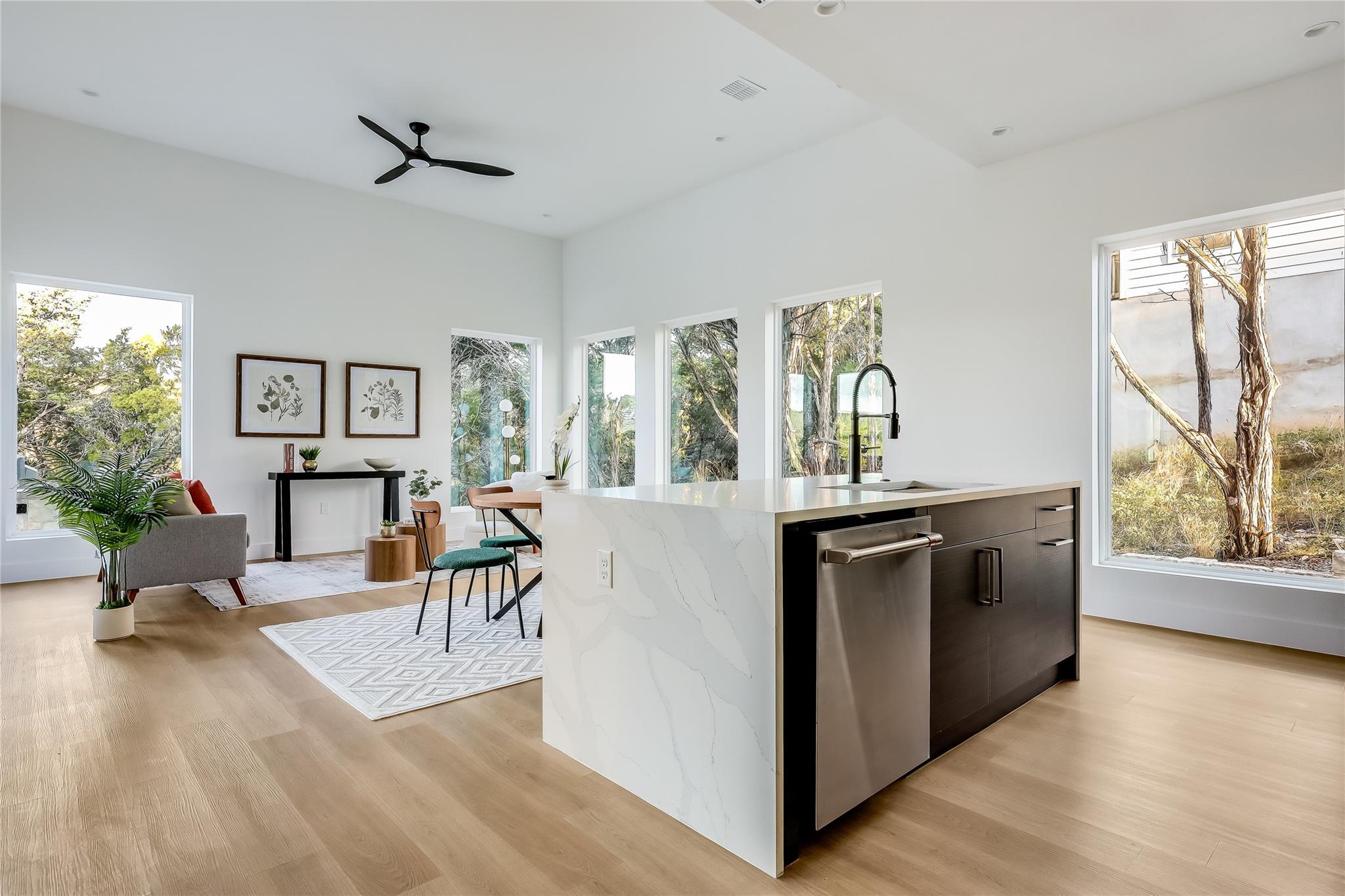 8009 Flintlock Cir, Lago Vista, TX 78645