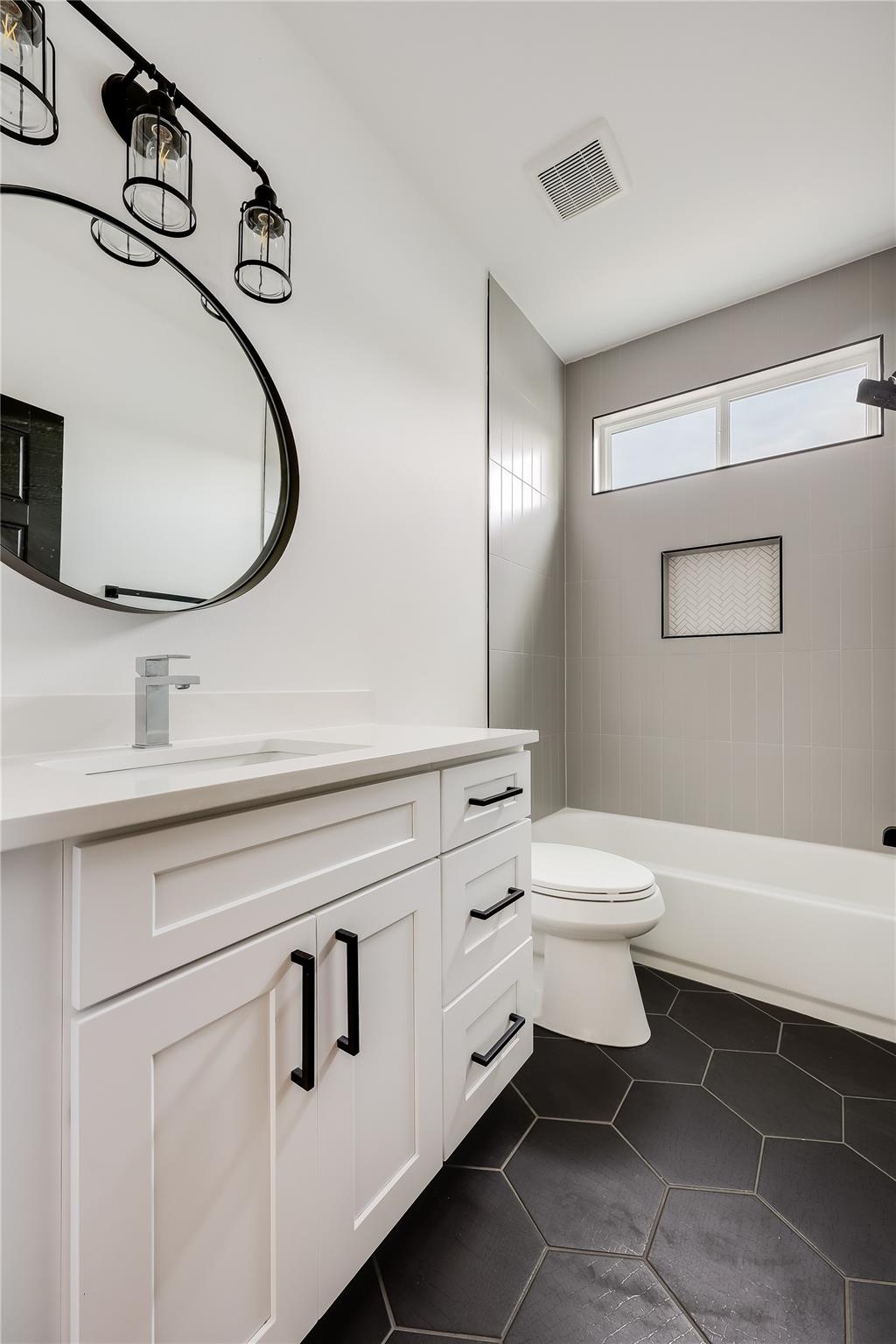 8009 Flintlock Cir, Lago Vista, TX 78645