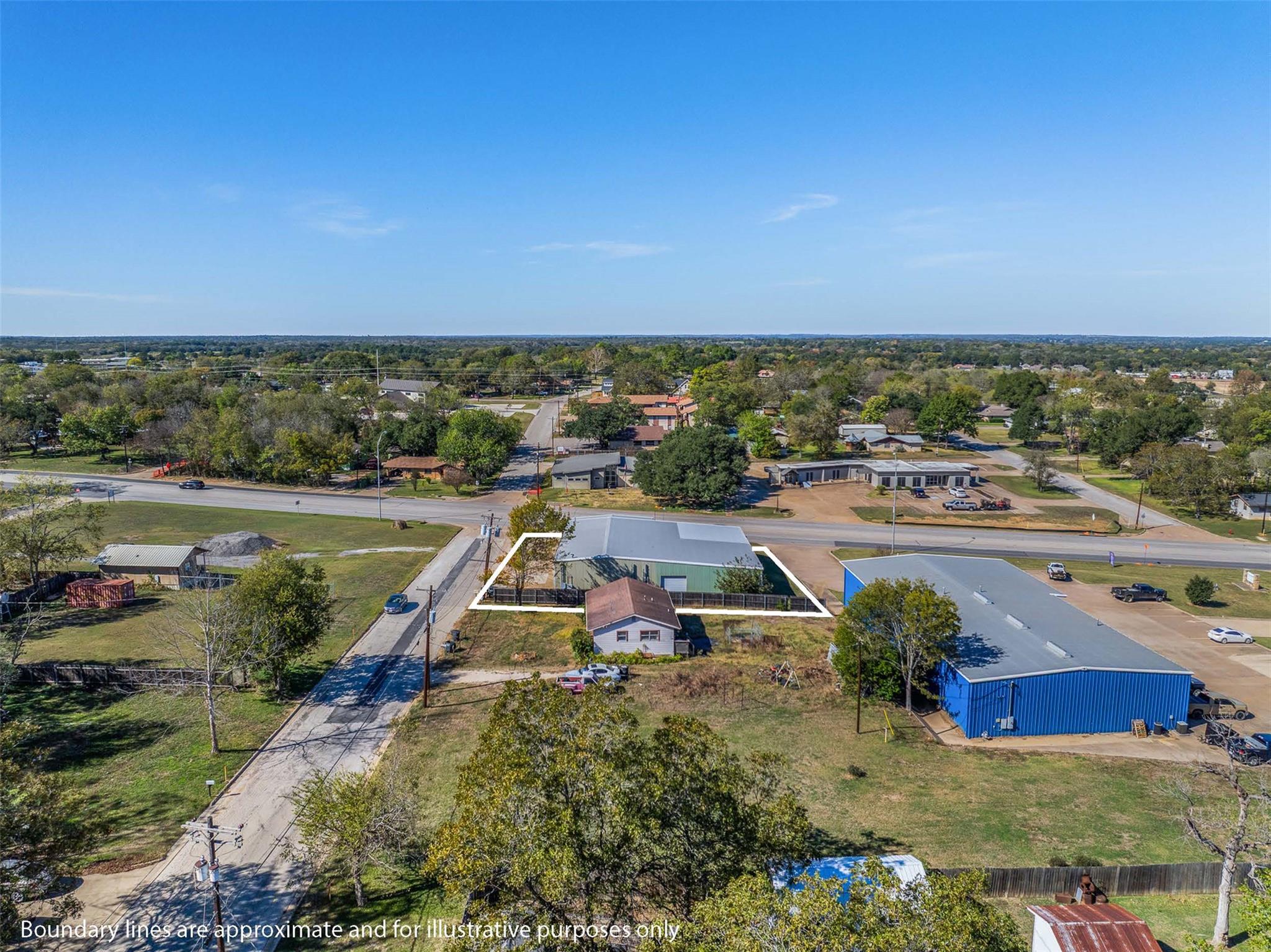 406 N Gray St, Caldwell, TX 77836