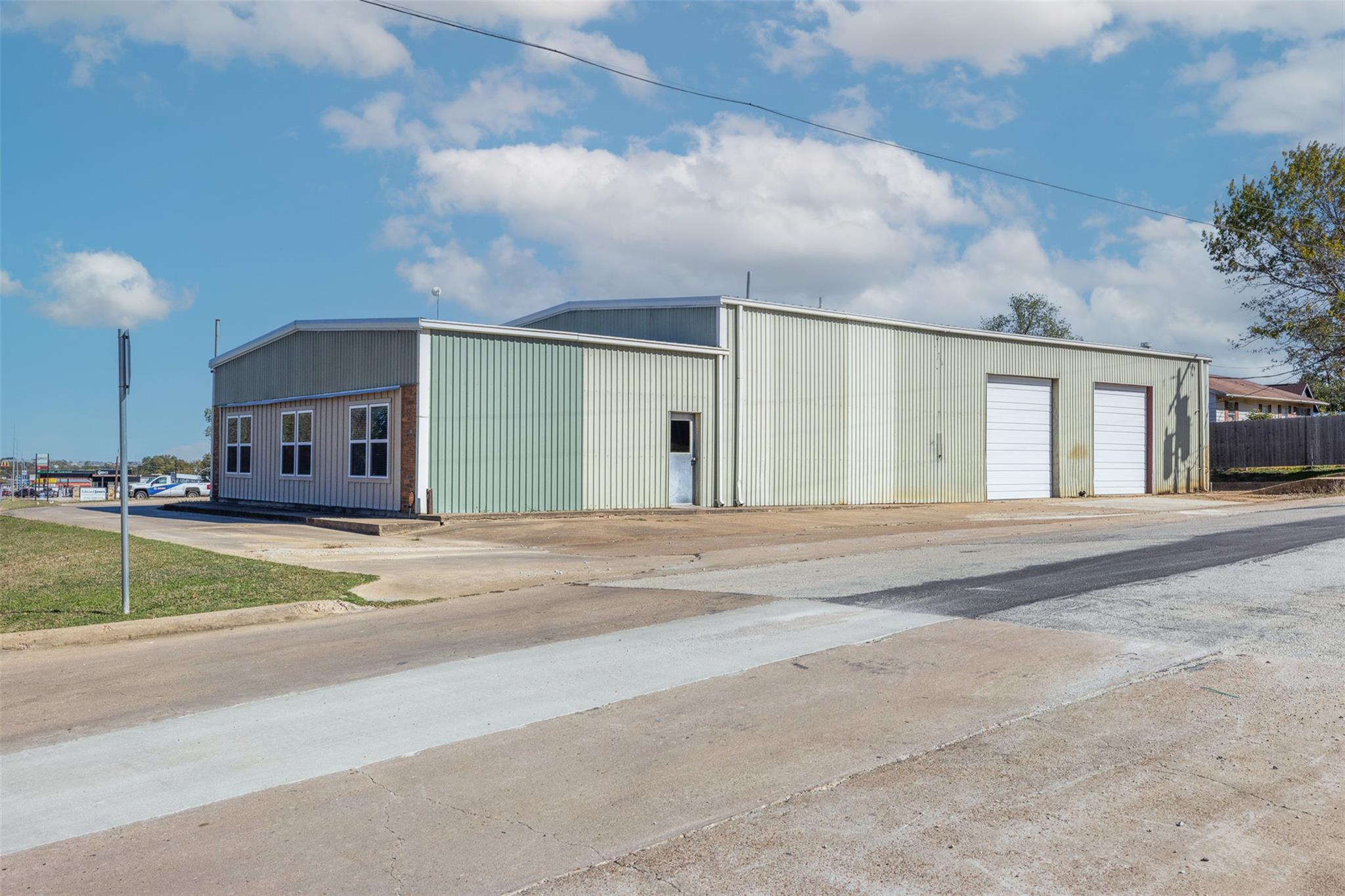 406 N Gray St, Caldwell, TX 77836