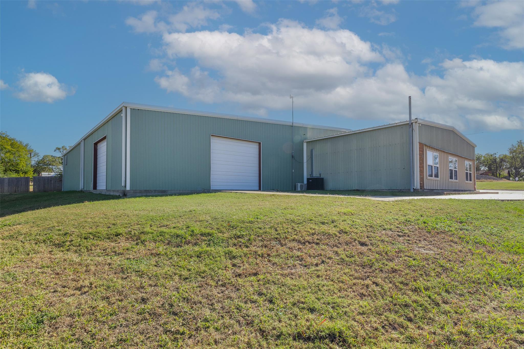 406 N Gray St, Caldwell, TX 77836