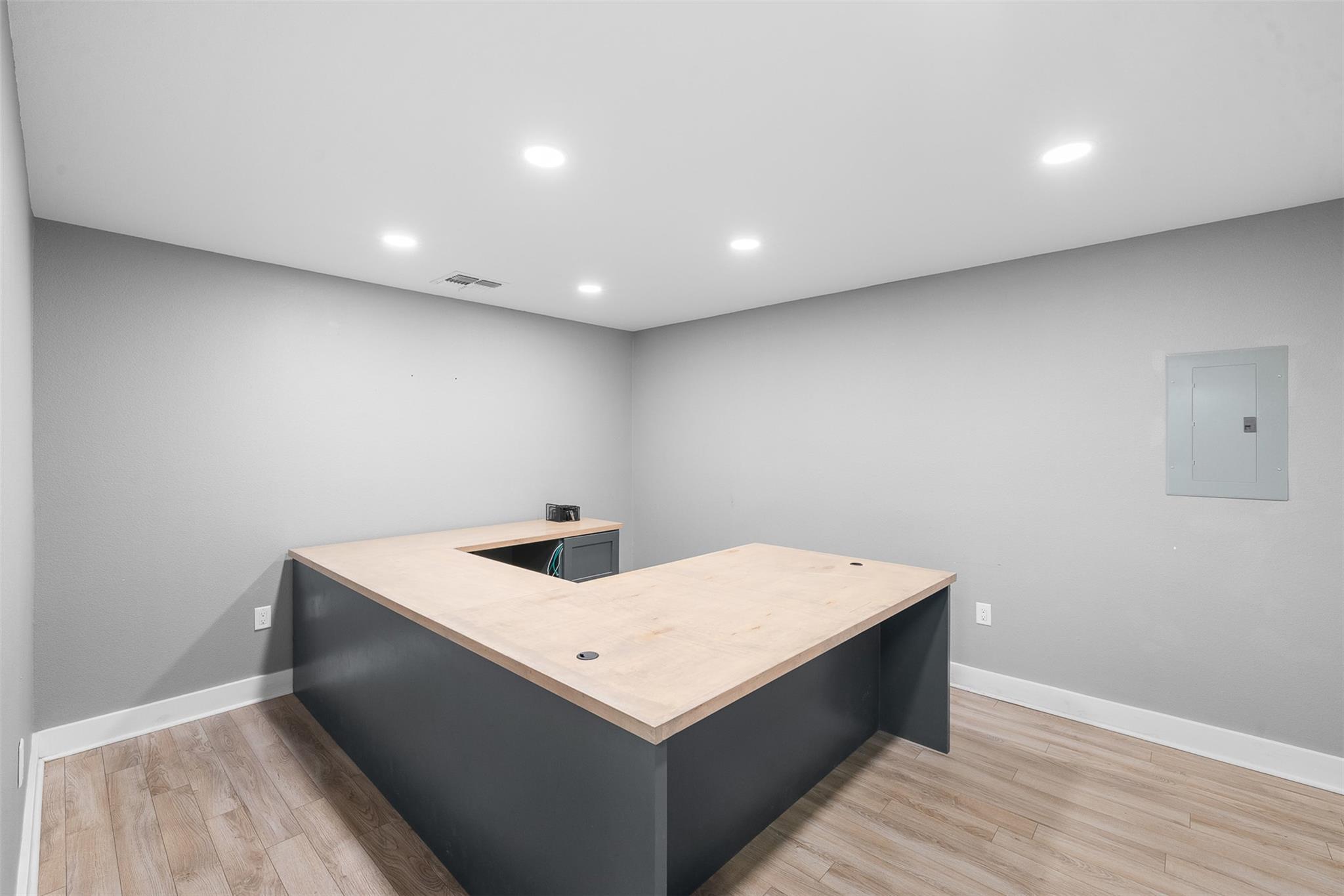 406 N Gray St, Caldwell, TX 77836