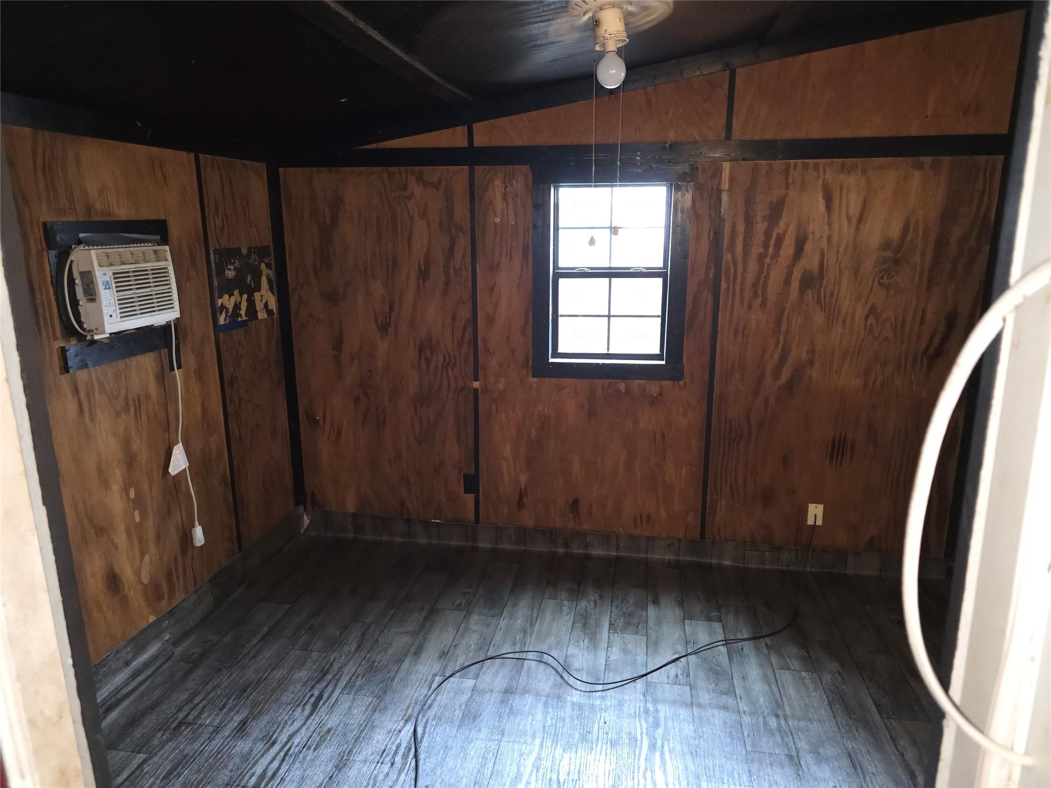 200 W Moerbe St, Thorndale, TX 76577