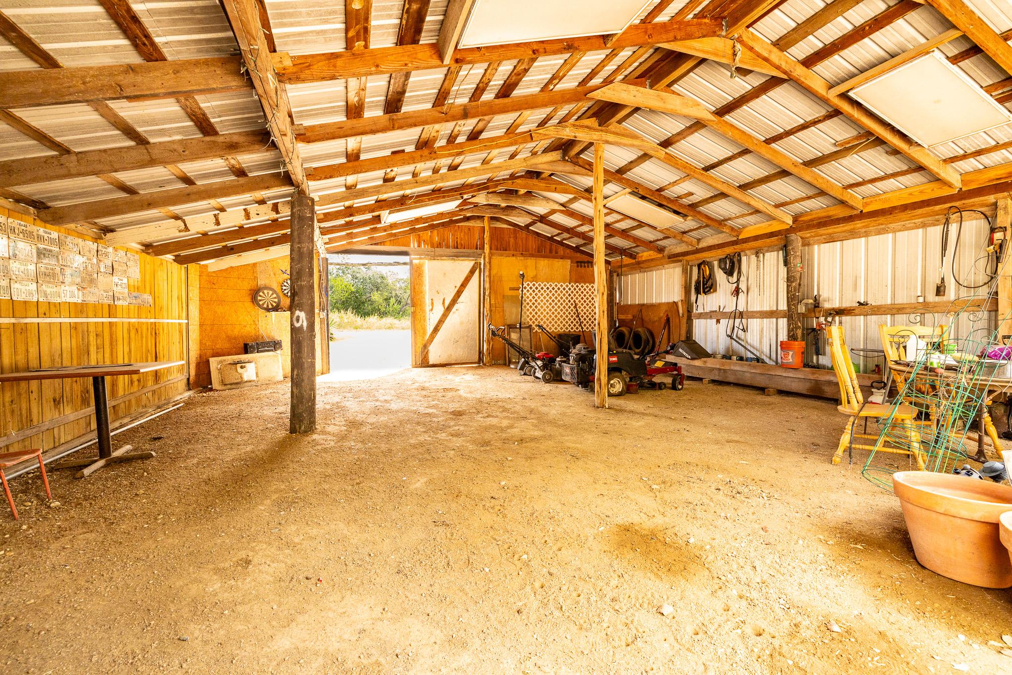 310 Union Hill Rd, Luling, TX 78648